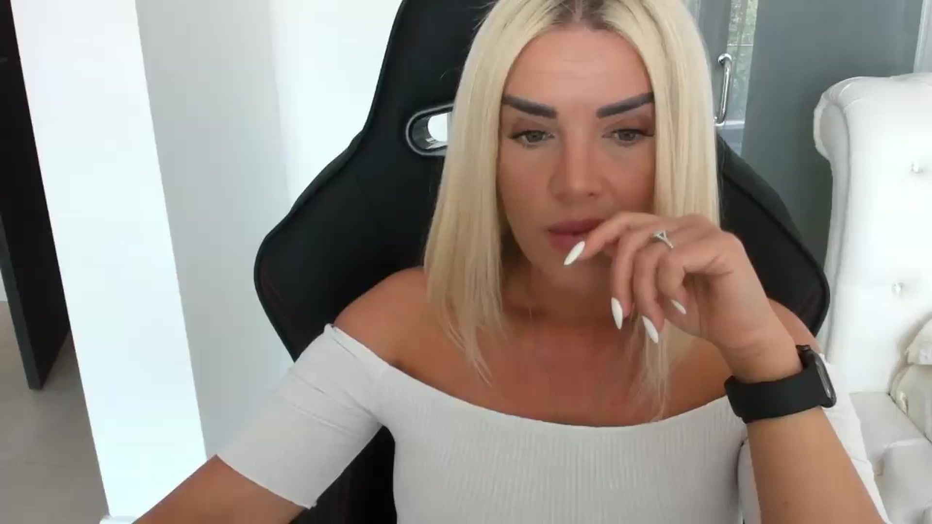 Gallery image thumbnail from Allesia_'s myfreecams stream on, 05/15/2025, 09:56 image 9 of 20