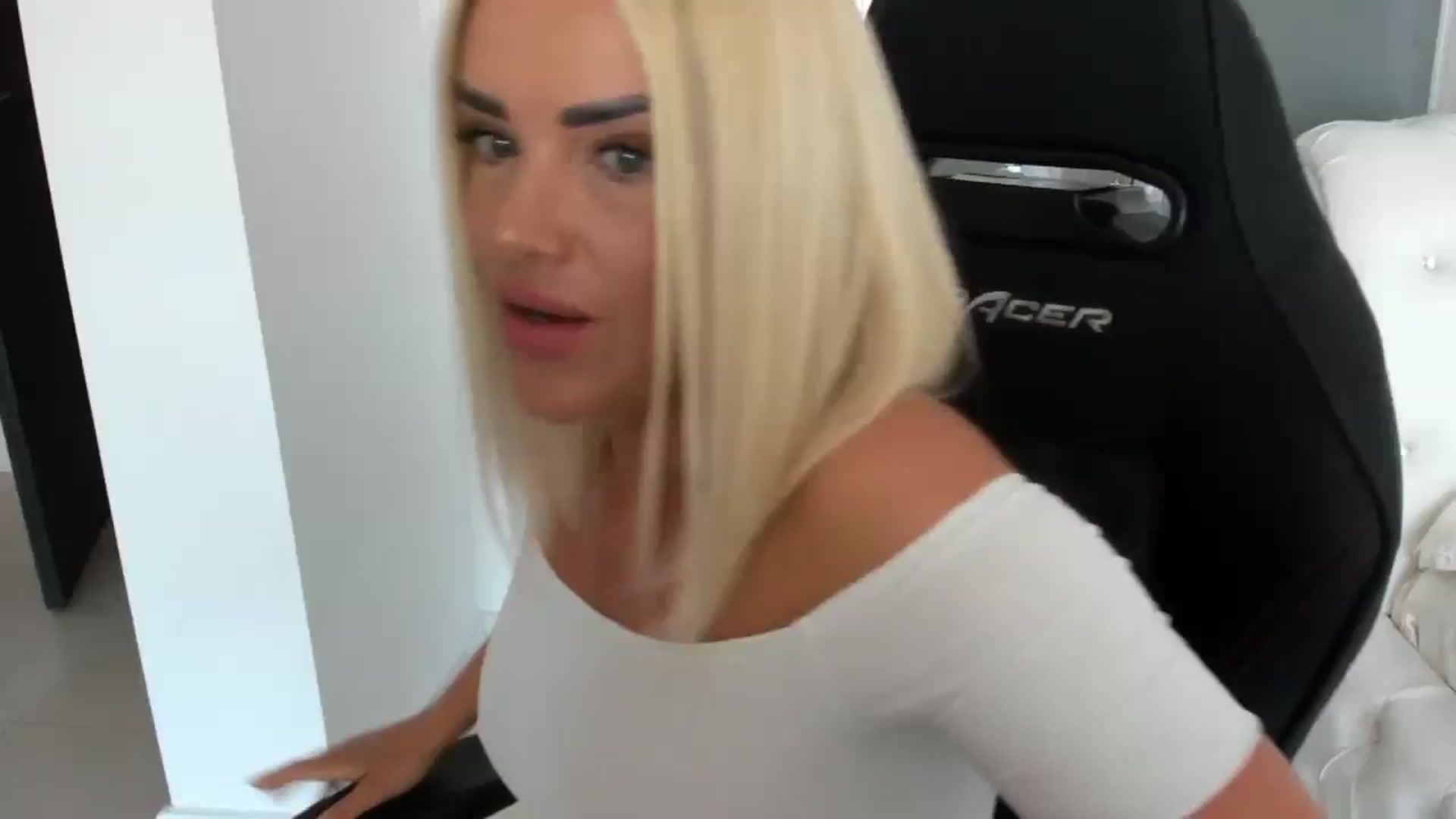Gallery image thumbnail from Allesia_'s myfreecams stream on, 05/15/2025, 10:09 image 1 of 20