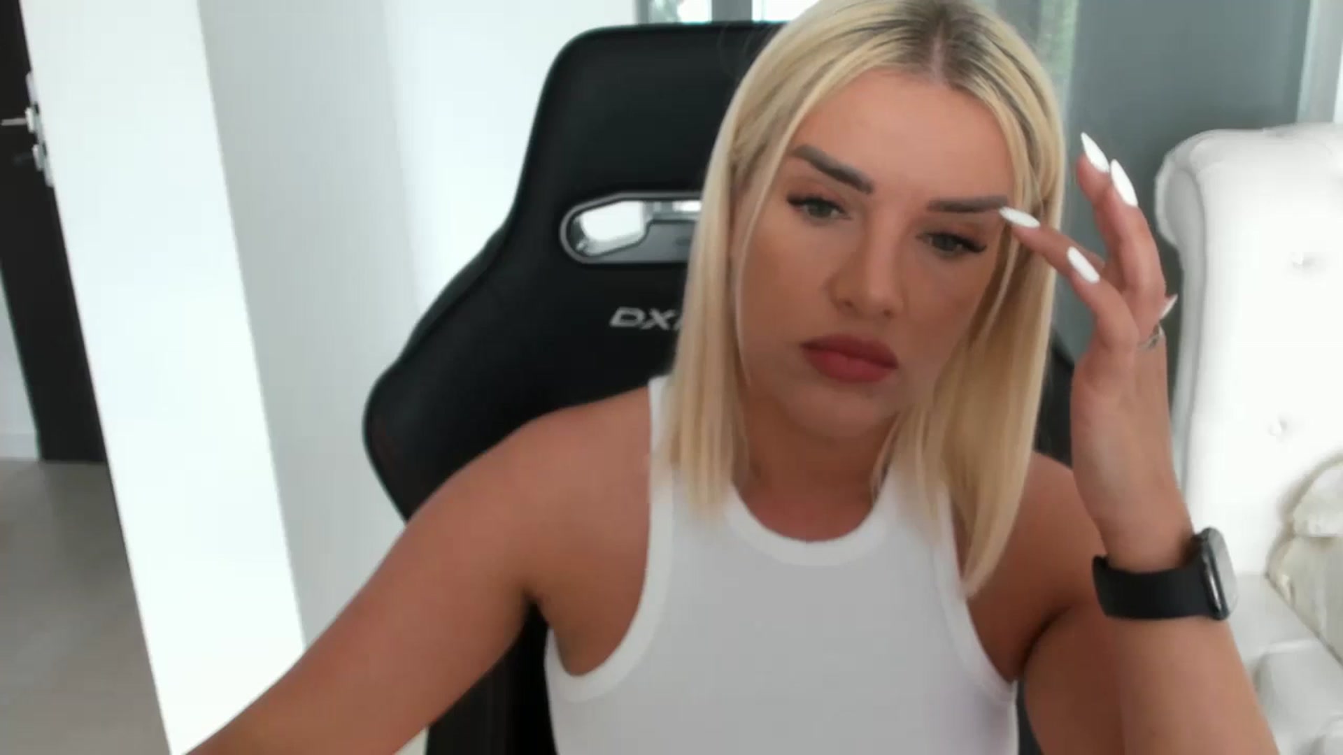 Gallery image thumbnail from Allesia_'s myfreecams stream on, 05/21/2025, 10:54 image 7 of 20