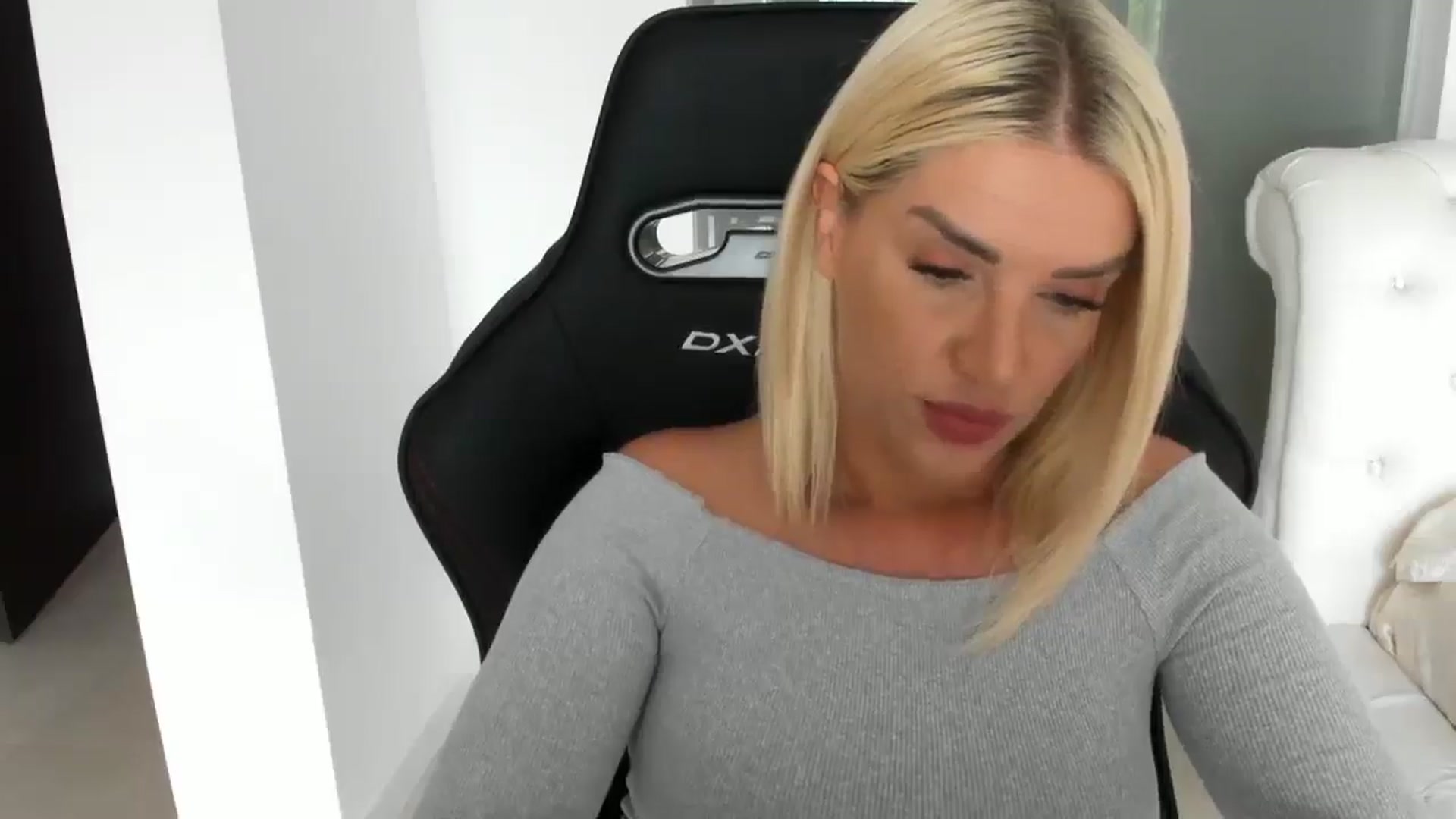 Gallery image thumbnail from Allesia_'s myfreecams stream on, 05/26/2025, 09:38 image 5 of 20