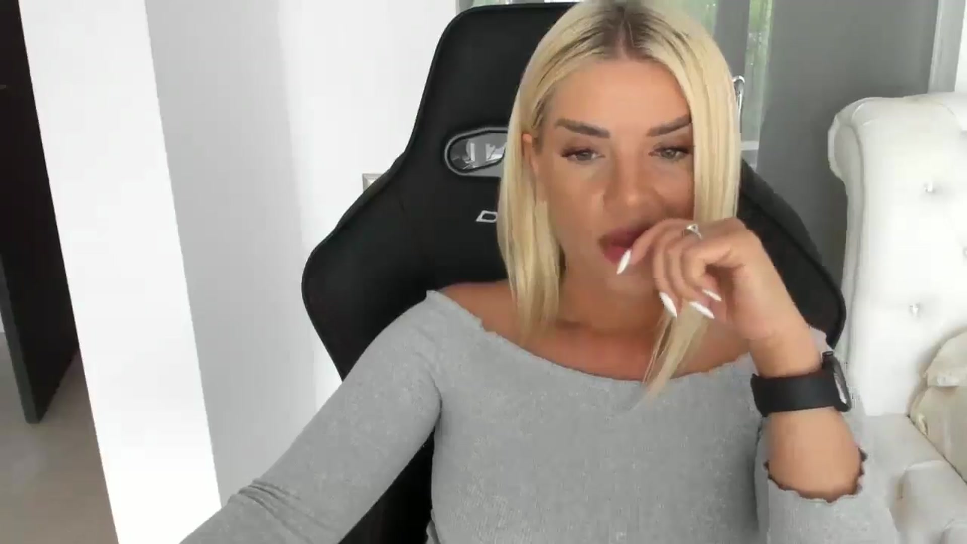 Gallery image thumbnail from Allesia_'s myfreecams stream on, 05/26/2025, 09:38 image 11 of 20