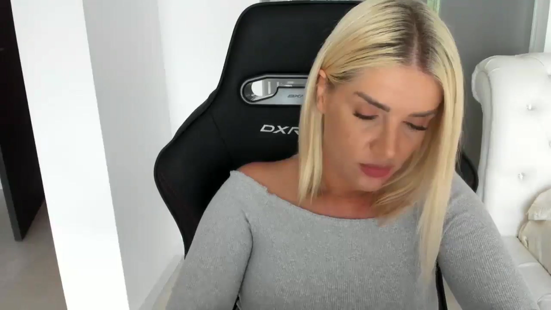 Gallery image thumbnail from Allesia_'s myfreecams stream on, 05/26/2025, 09:38 image 10 of 20