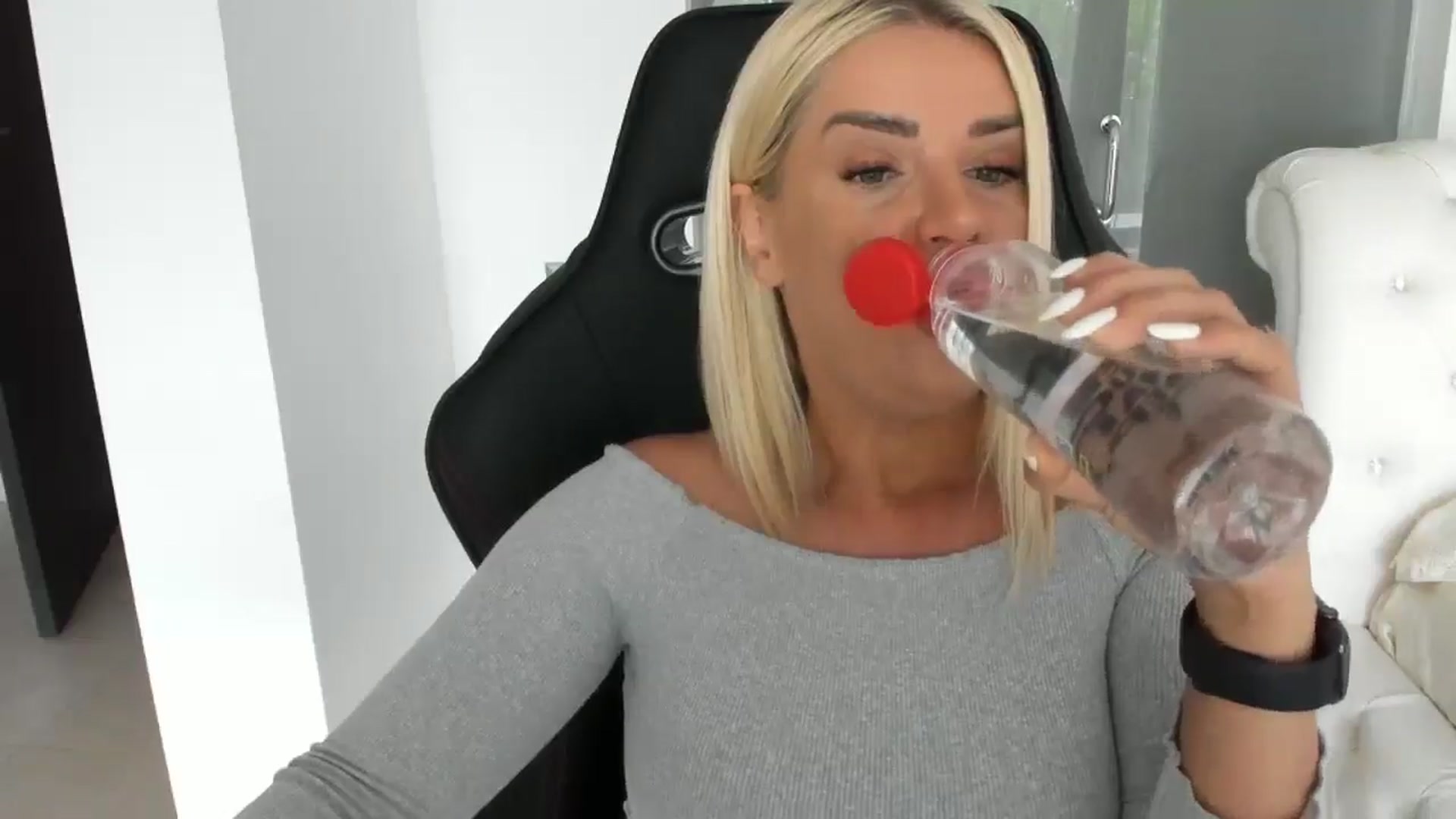 Gallery image thumbnail from Allesia_'s myfreecams stream on, 05/26/2025, 09:38 image 7 of 20