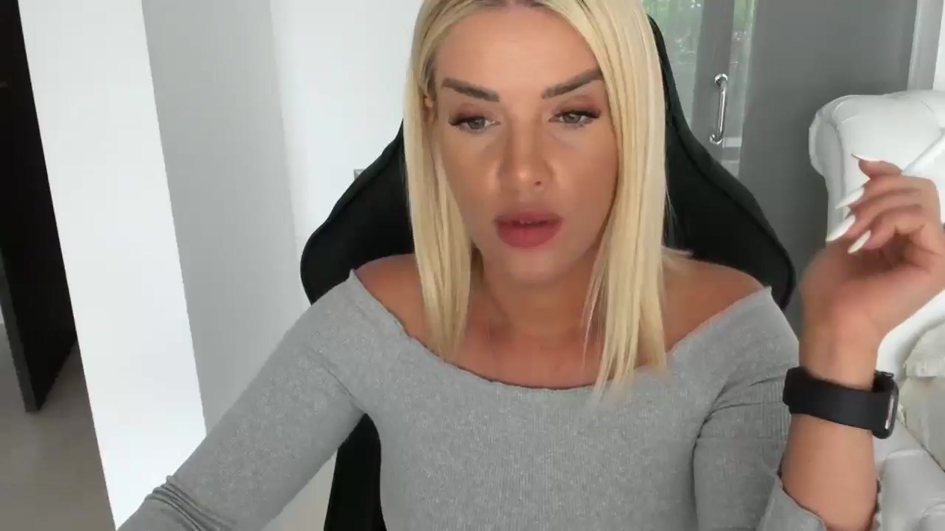 Gallery image thumbnail from Allesia_'s myfreecams stream on, 05/26/2025, 09:38 image 14 of 20