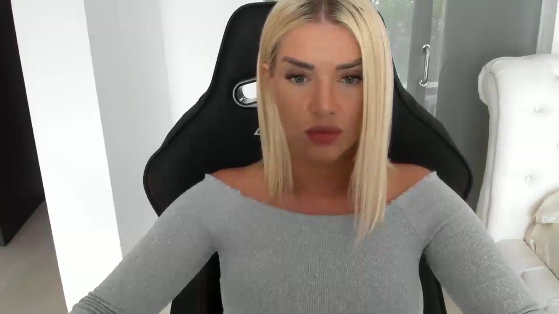 Gallery image thumbnail from Allesia_'s myfreecams stream on, 05/26/2025, 09:38 image 2 of 20