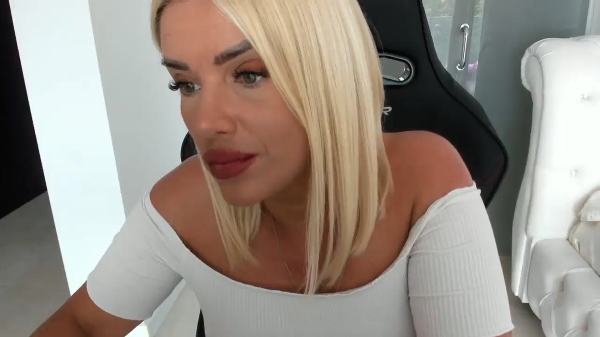 Gallery image thumbnail from Allesia_'s myfreecams stream on, 05/27/2025, 10:12 image 20 of 20