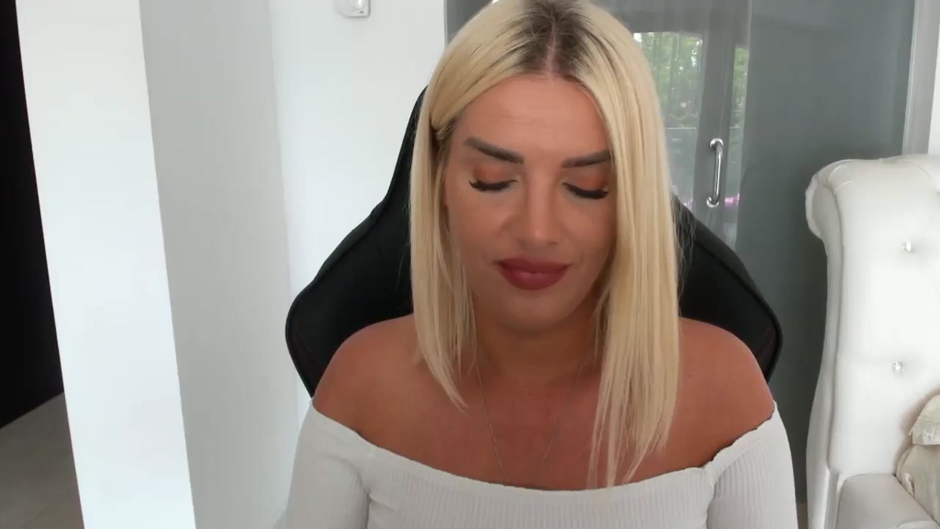 Gallery image thumbnail from Allesia_'s myfreecams stream on, 05/27/2025, 10:12 image 1 of 20