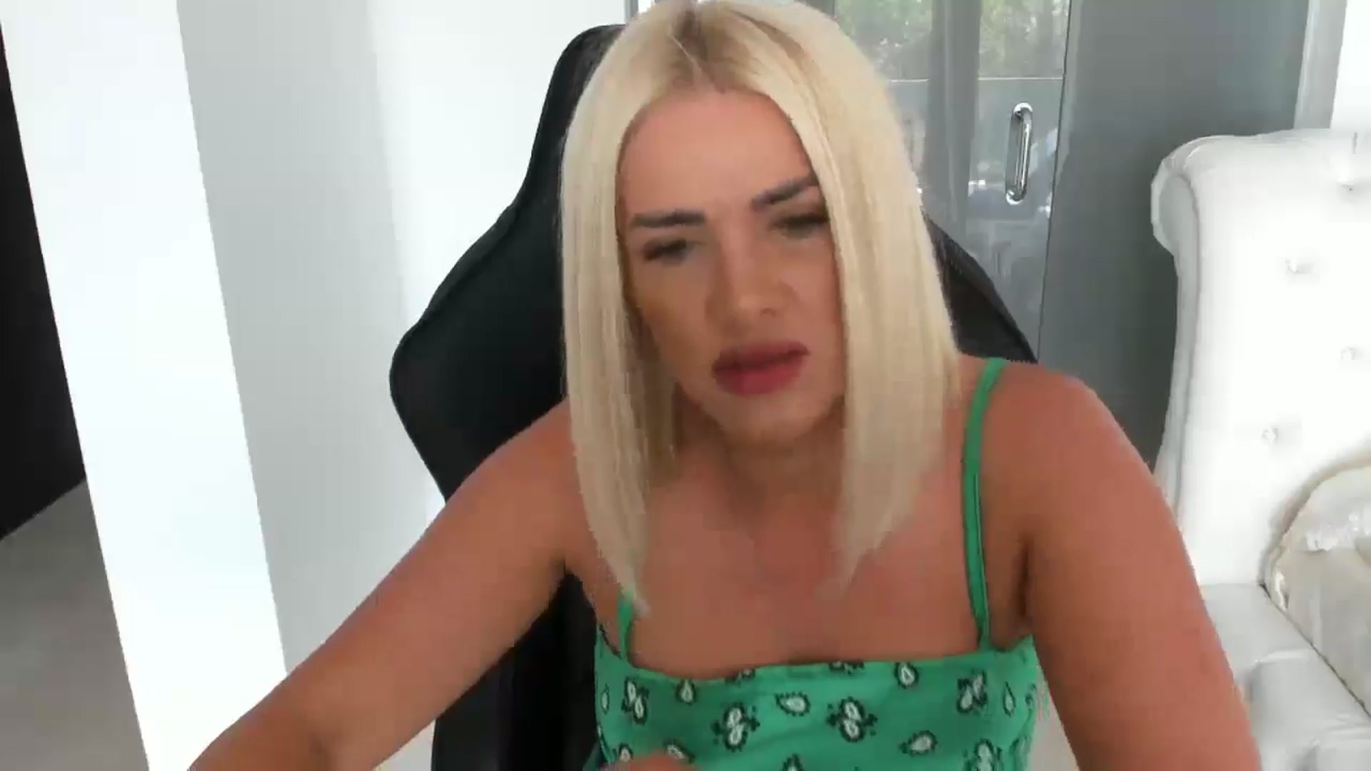 Gallery image thumbnail from Allesia_'s myfreecams stream on, 06/16/2025, 10:19 image 12 of 20