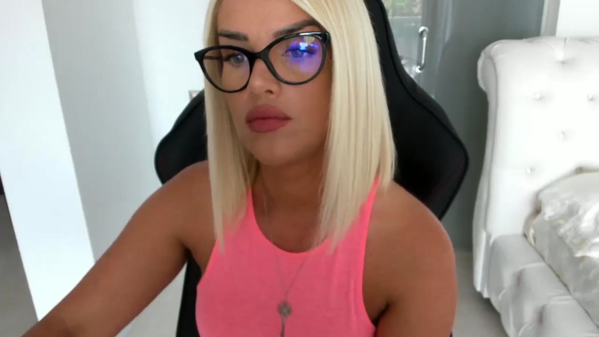 Gallery image thumbnail from Allesia_'s myfreecams stream on, 06/18/2025, 11:04 image 4 of 20
