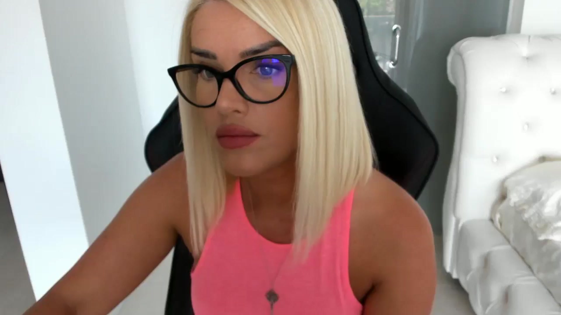 Gallery image thumbnail from Allesia_'s myfreecams stream on, 06/18/2025, 11:04 image 1 of 20