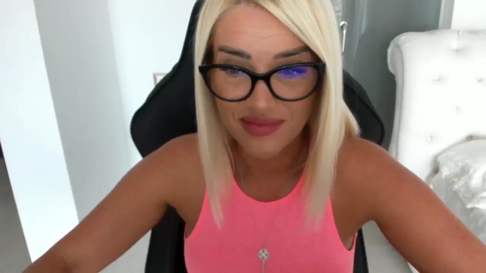 Gallery image thumbnail from Allesia_'s myfreecams stream on, 06/18/2025, 11:04 image 10 of 20