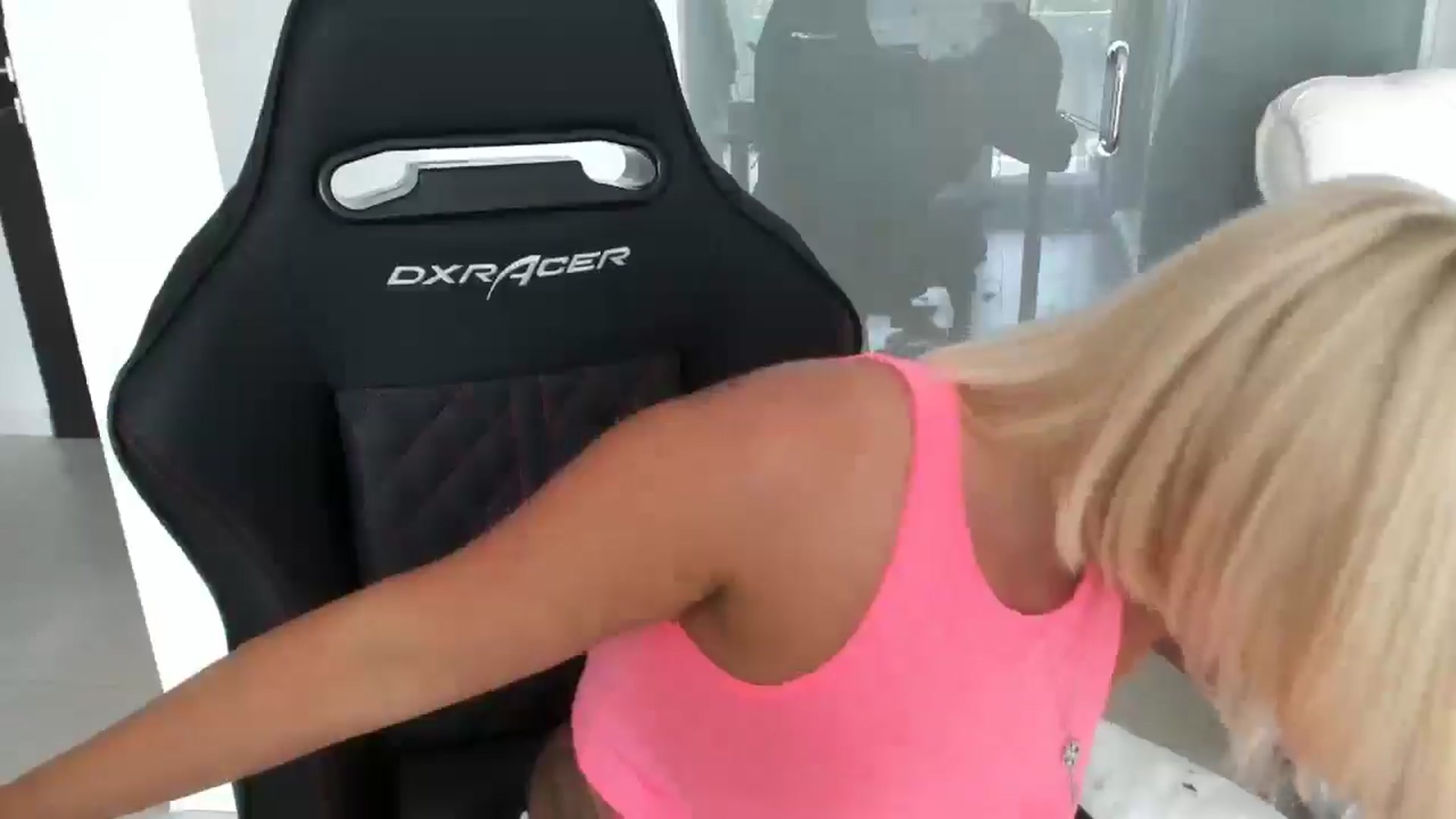 Gallery image thumbnail from Allesia_'s myfreecams stream on, 06/18/2025, 11:04 image 14 of 20