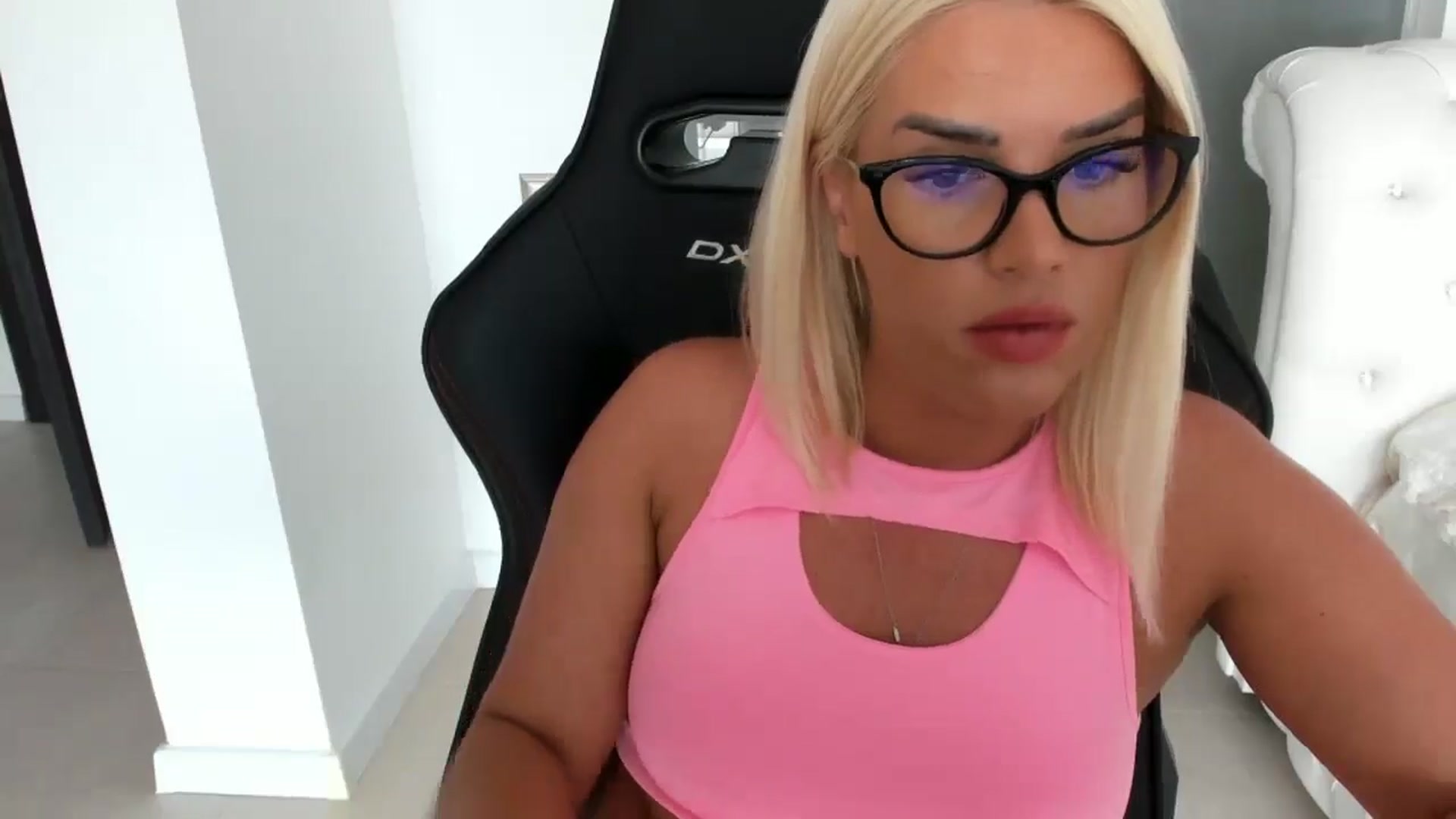 Gallery image thumbnail from Allesia_'s myfreecams stream on, 06/19/2025, 10:58 image 5 of 20