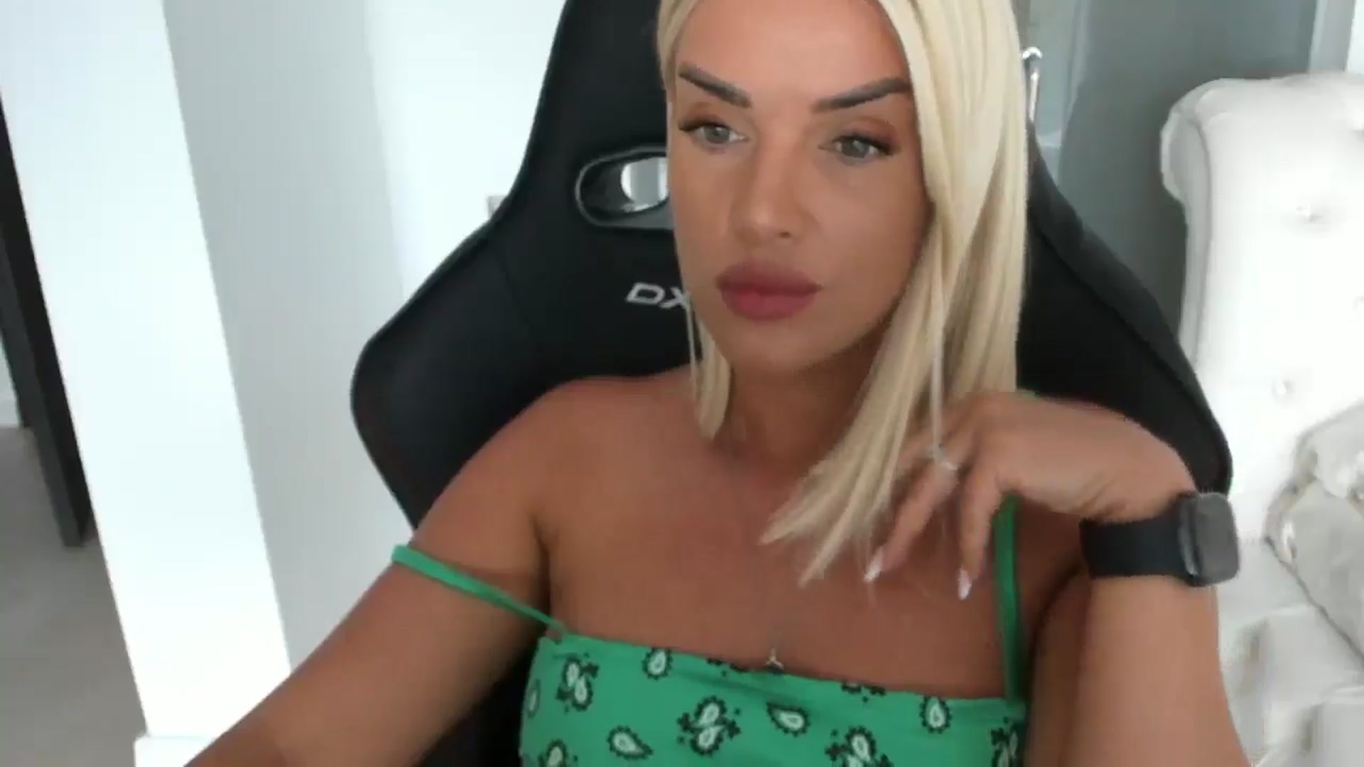 Gallery image thumbnail from Allesia_'s myfreecams stream on, 06/21/2025, 10:59 image 18 of 20
