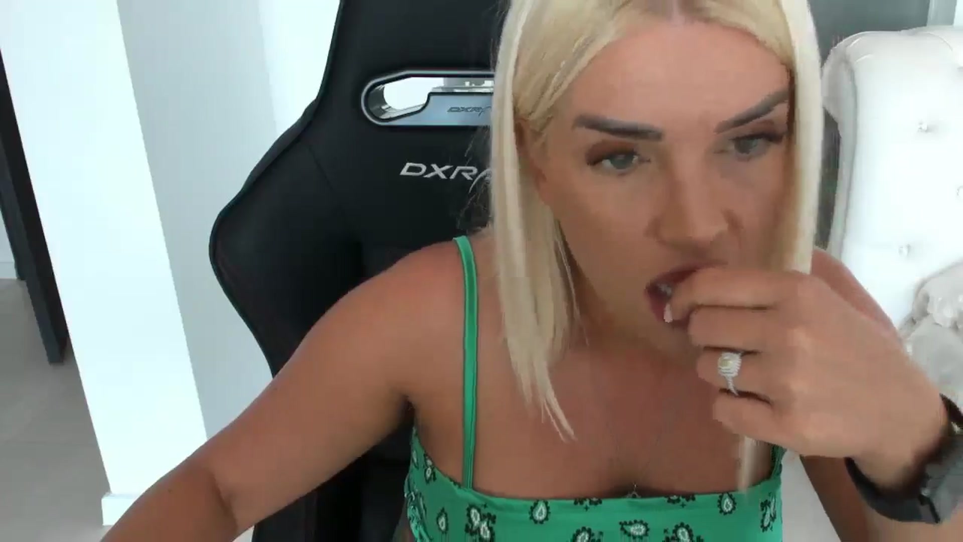 Gallery image thumbnail from Allesia_'s myfreecams stream on, 06/21/2025, 10:59 image 8 of 20