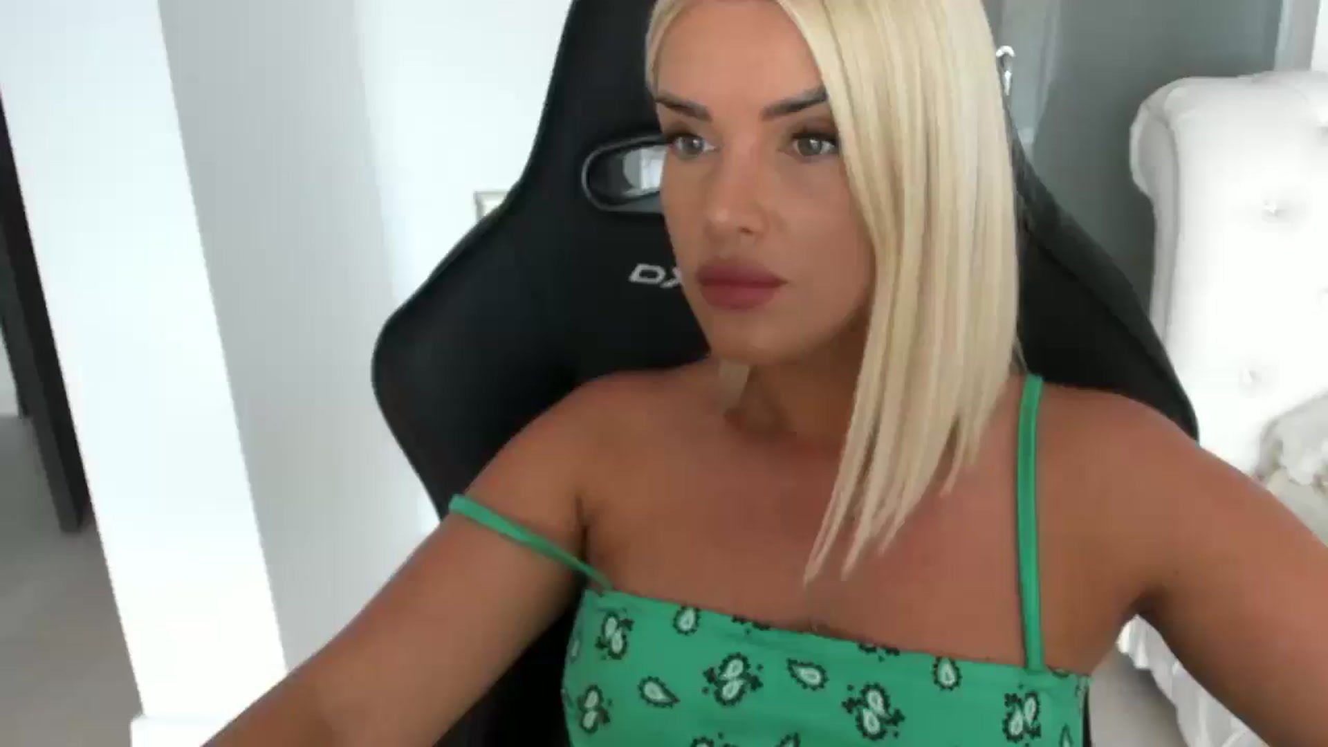 Gallery image thumbnail from Allesia_'s myfreecams stream on, 06/21/2025, 10:59 image 17 of 20