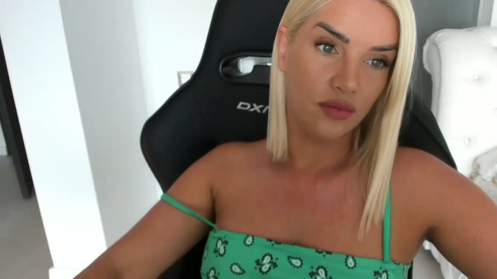 Gallery image thumbnail from Allesia_'s myfreecams stream on, 06/21/2025, 10:59 image 19 of 20