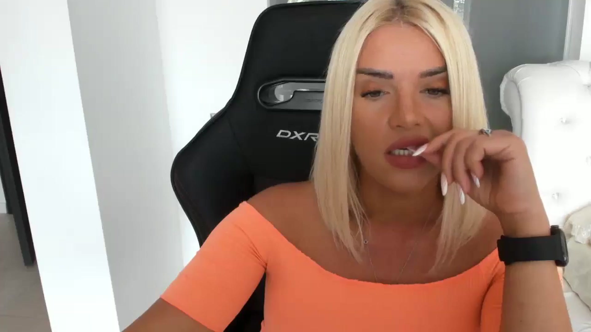 Gallery image thumbnail from Allesia_'s myfreecams stream on, 06/22/2025, 10:35 image 11 of 20