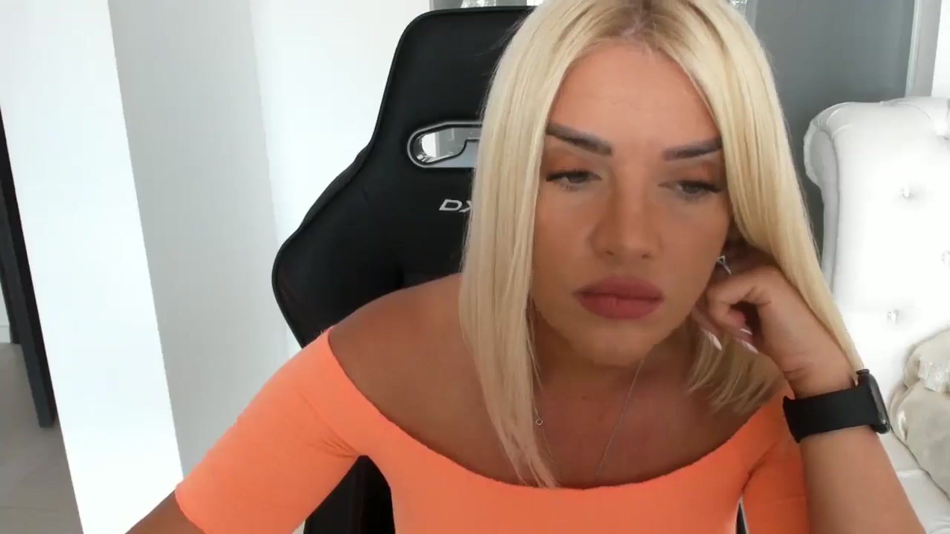 Gallery image thumbnail from Allesia_'s myfreecams stream on, 06/22/2025, 10:35 image 8 of 20
