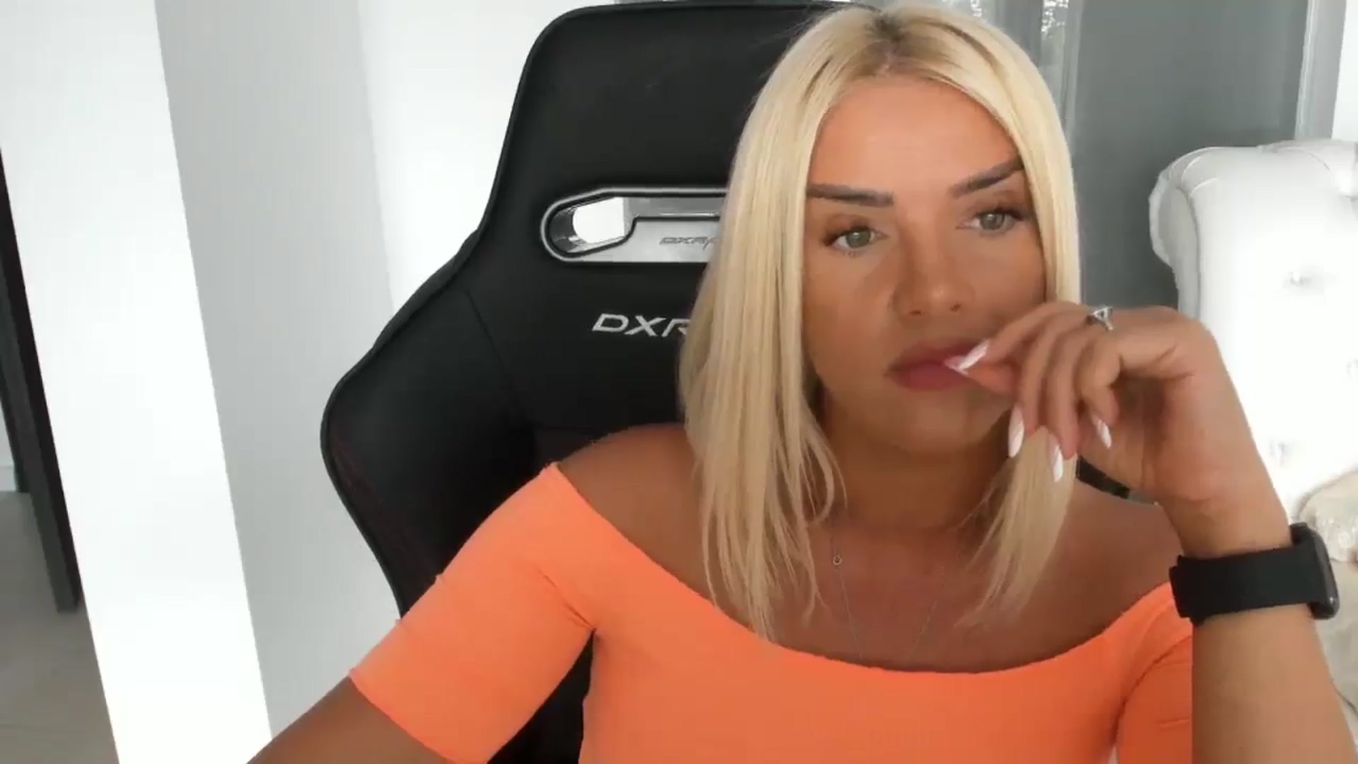 Gallery image thumbnail from Allesia_'s myfreecams stream on, 06/22/2025, 11:05 image 3 of 20