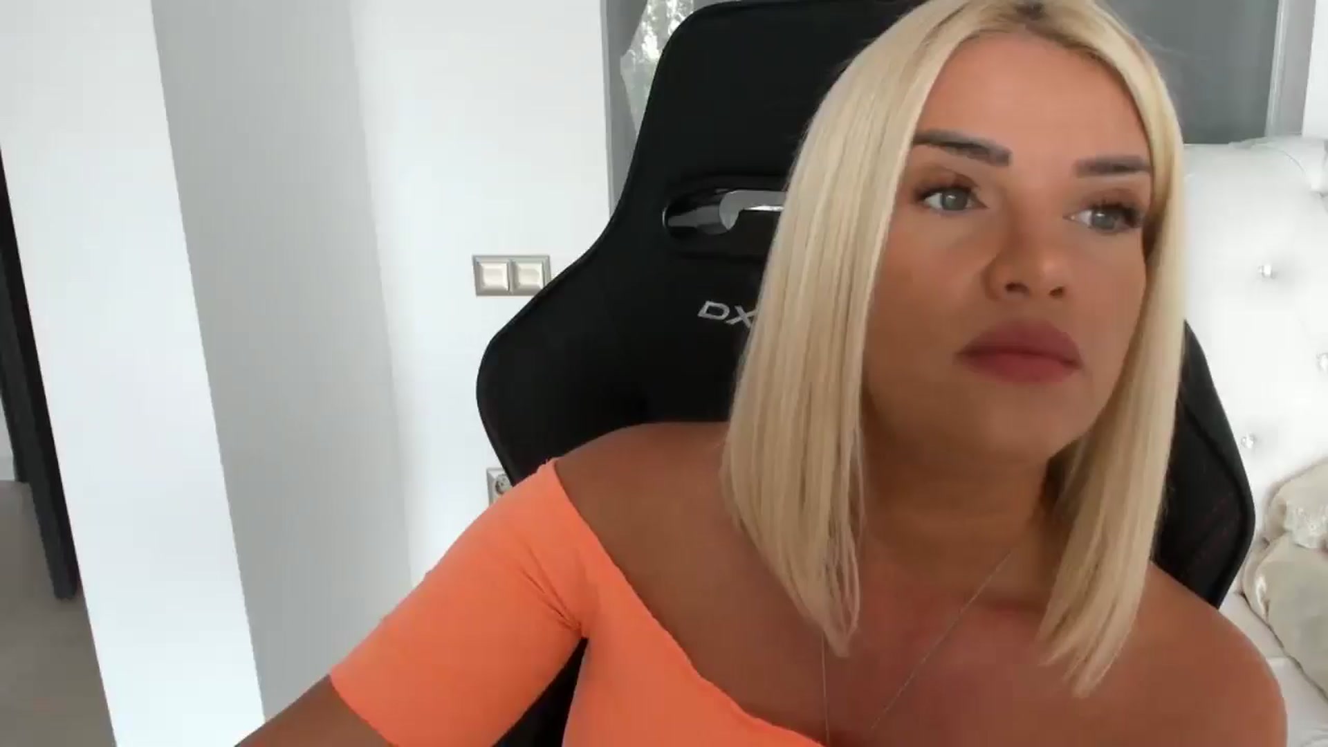 Gallery image thumbnail from Allesia_'s myfreecams stream on, 06/22/2025, 11:05 image 12 of 20