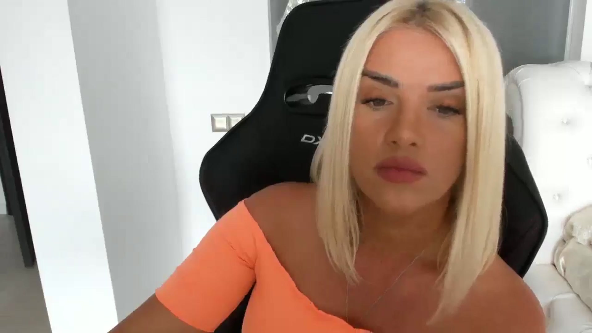 Gallery image thumbnail from Allesia_'s myfreecams stream on, 06/22/2025, 11:05 image 4 of 20