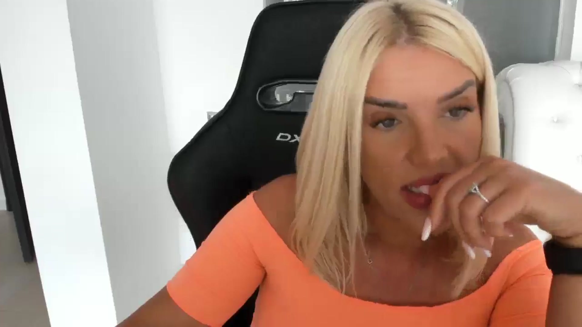 Gallery image thumbnail from Allesia_'s myfreecams stream on, 06/22/2025, 11:05 image 7 of 20