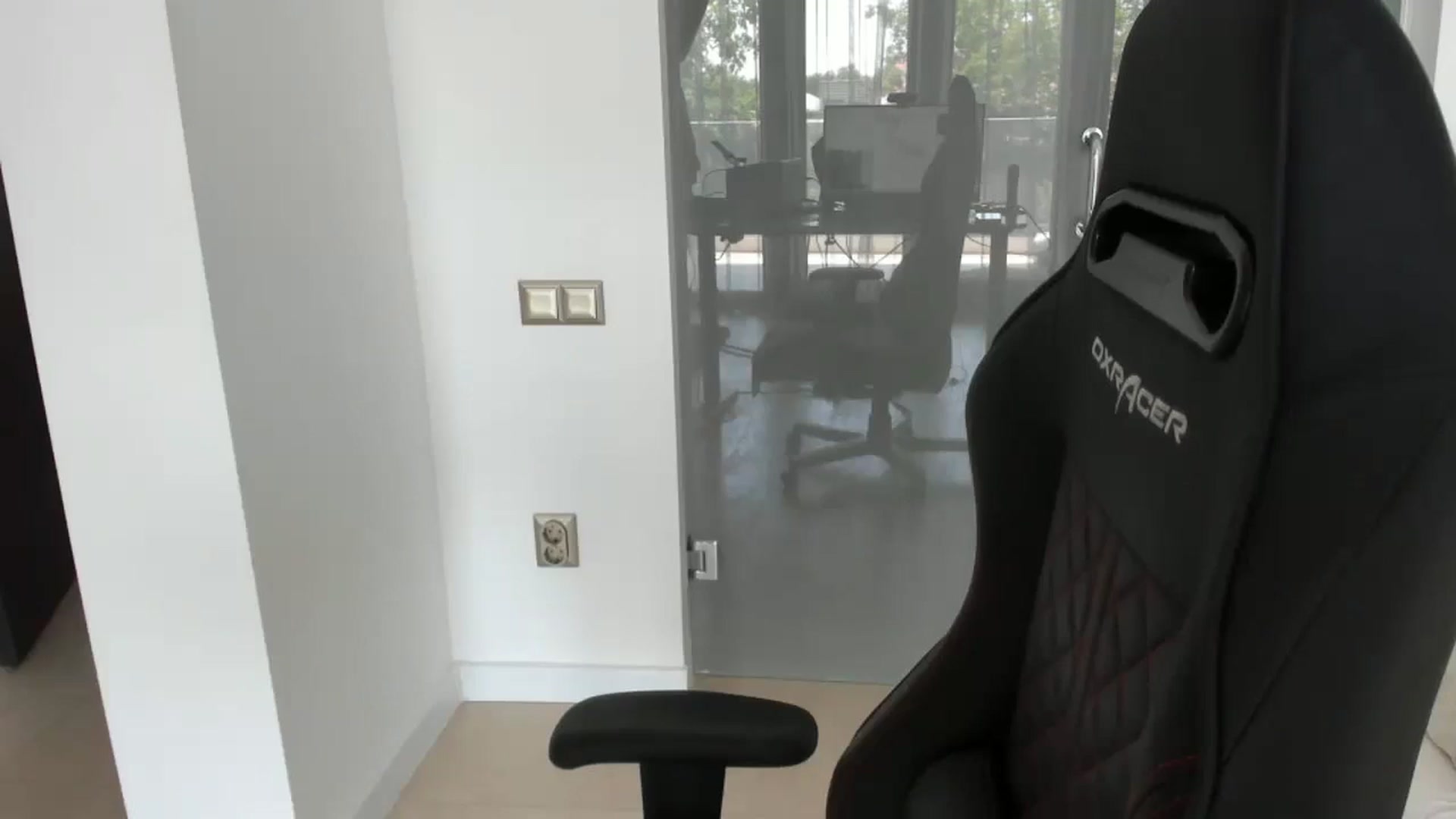 Gallery image thumbnail from Allesia_'s myfreecams stream on, 06/23/2025, 10:14 image 6 of 20