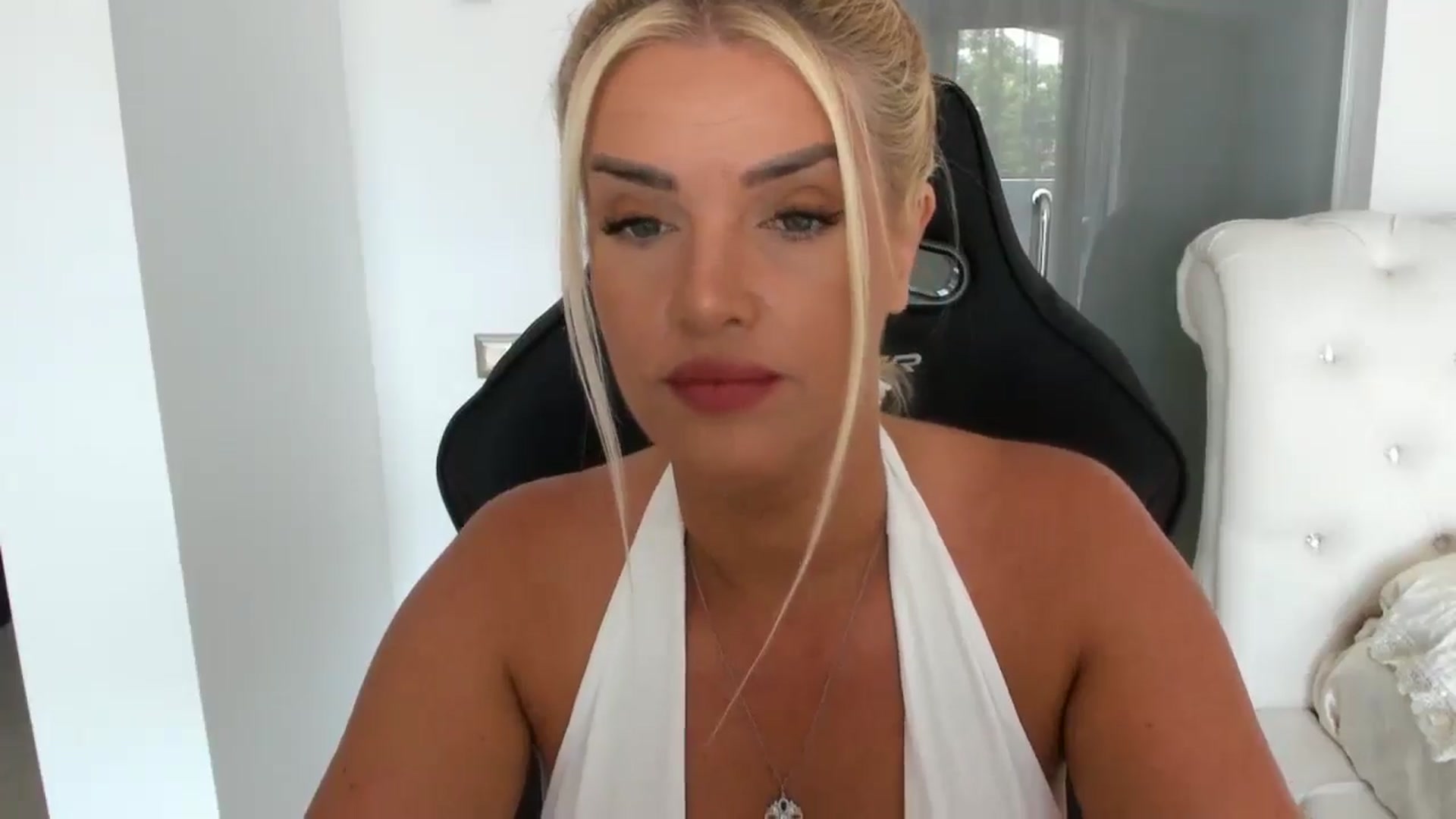 Gallery image thumbnail from Allesia_'s myfreecams stream on, 06/25/2025, 08:57 image 9 of 20