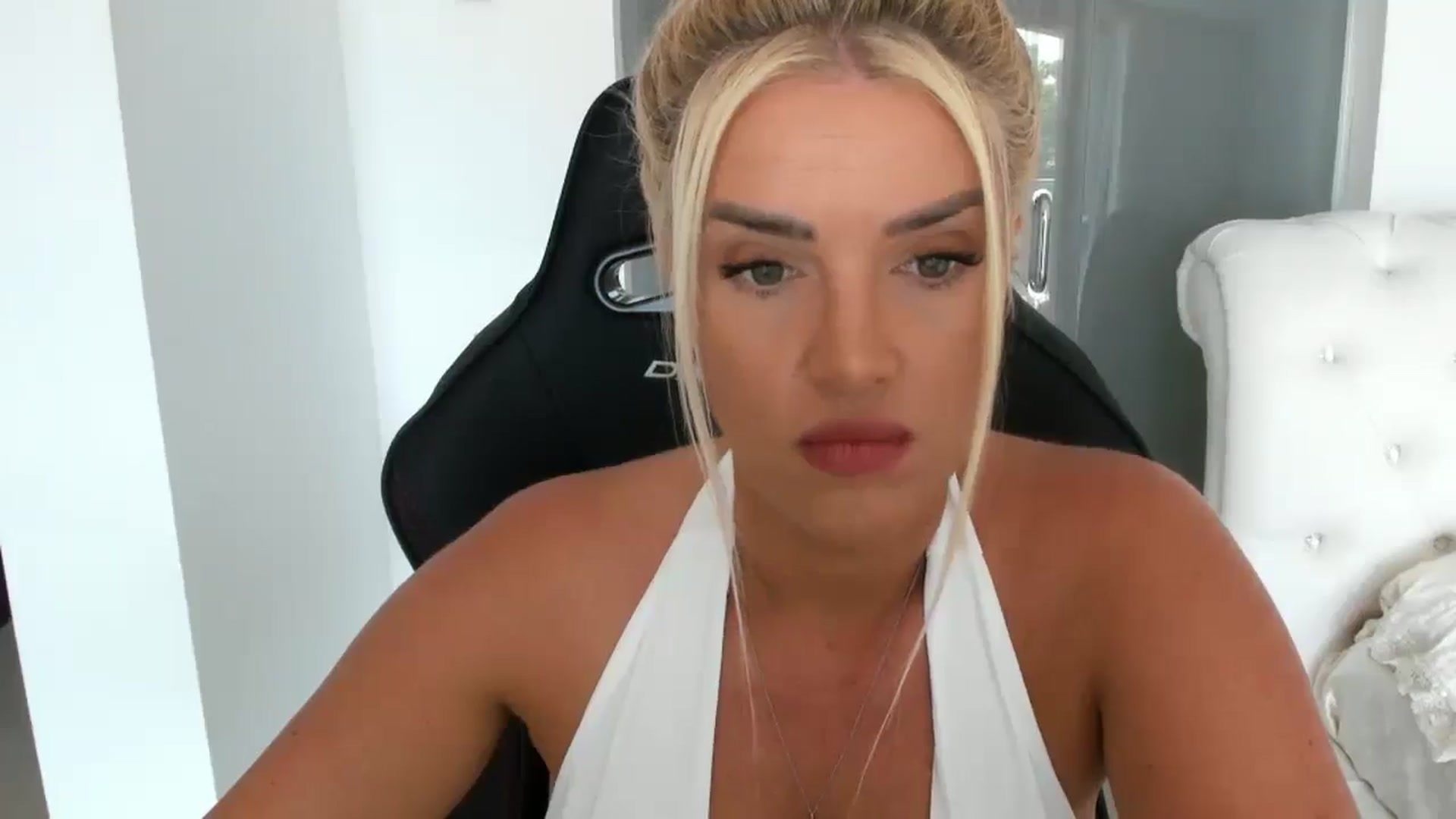 Gallery image thumbnail from Allesia_'s myfreecams stream on, 06/25/2025, 08:57 image 13 of 20
