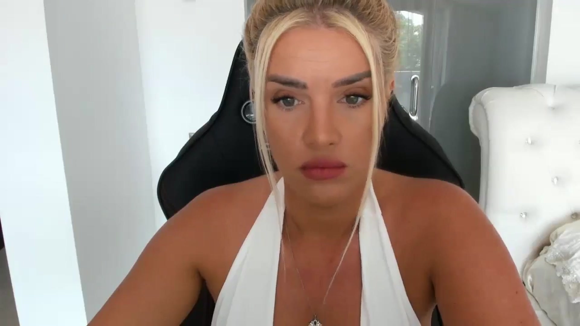 Gallery image thumbnail from Allesia_'s myfreecams stream on, 06/25/2025, 08:57 image 15 of 20