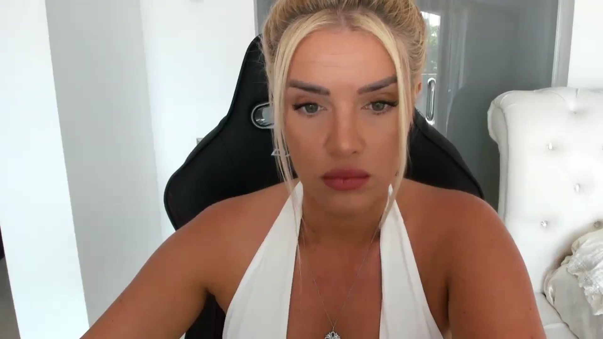 Gallery image thumbnail from Allesia_'s myfreecams stream on, 06/25/2025, 08:57 image 17 of 20
