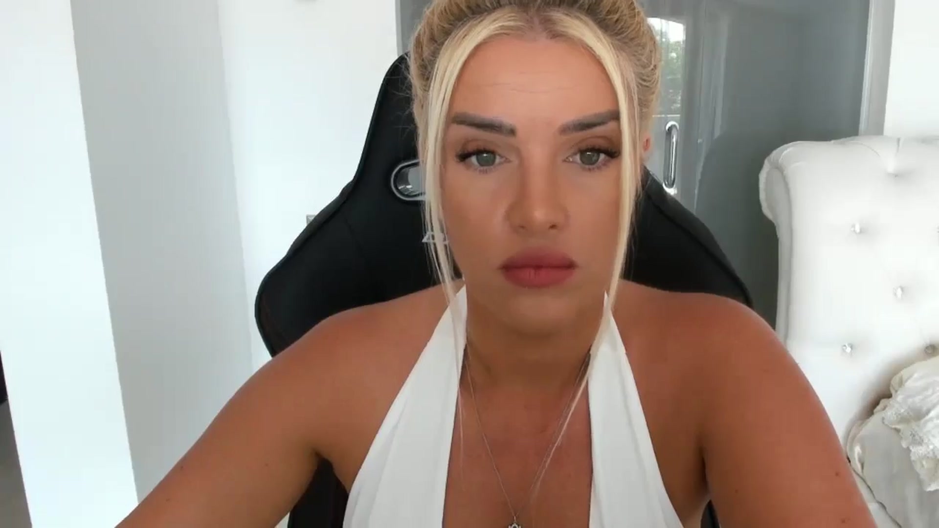 Gallery image thumbnail from Allesia_'s myfreecams stream on, 06/25/2025, 08:57 image 16 of 20