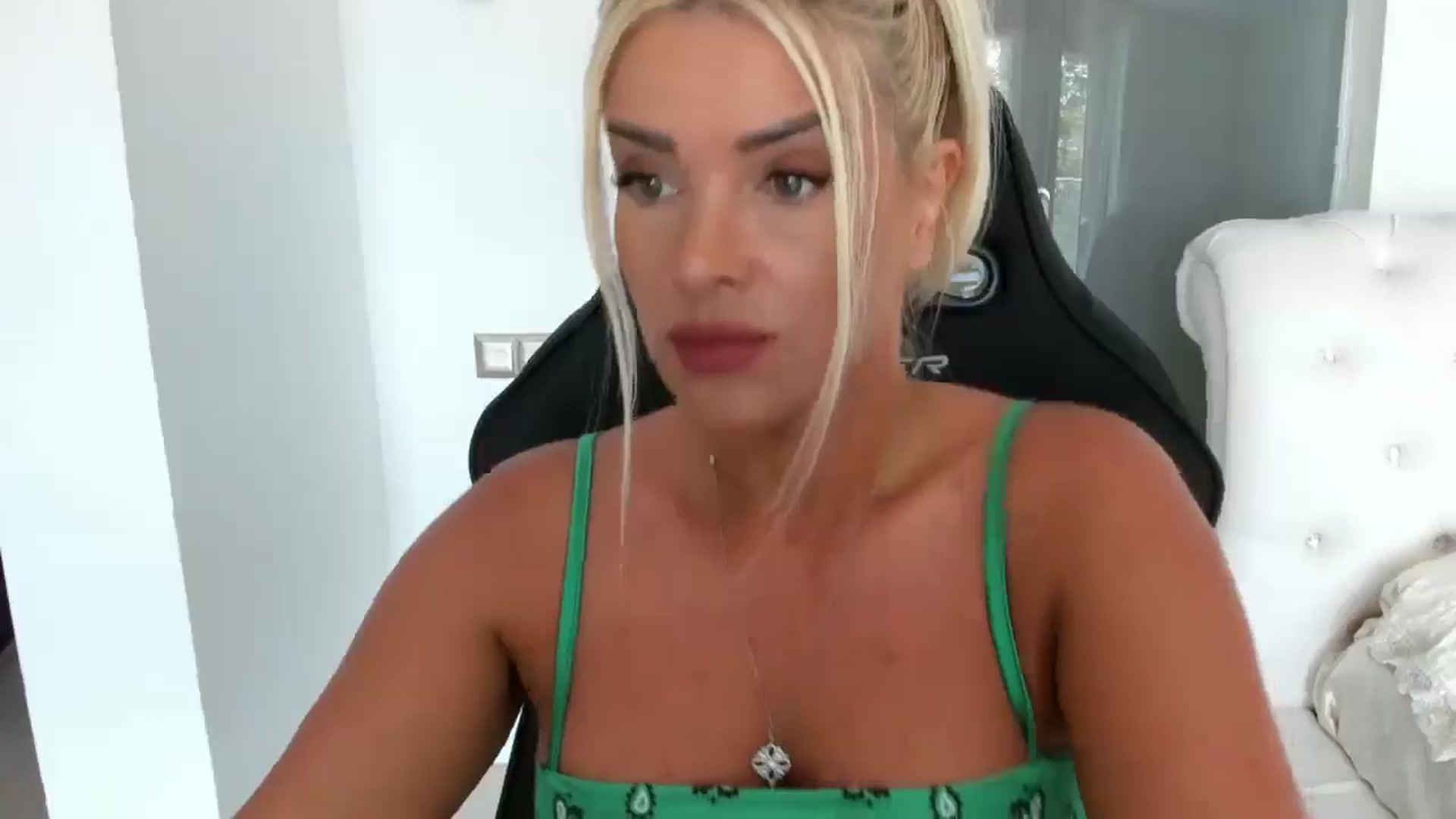 Gallery image thumbnail from Allesia_'s myfreecams stream on, 06/26/2025, 09:04 image 3 of 20