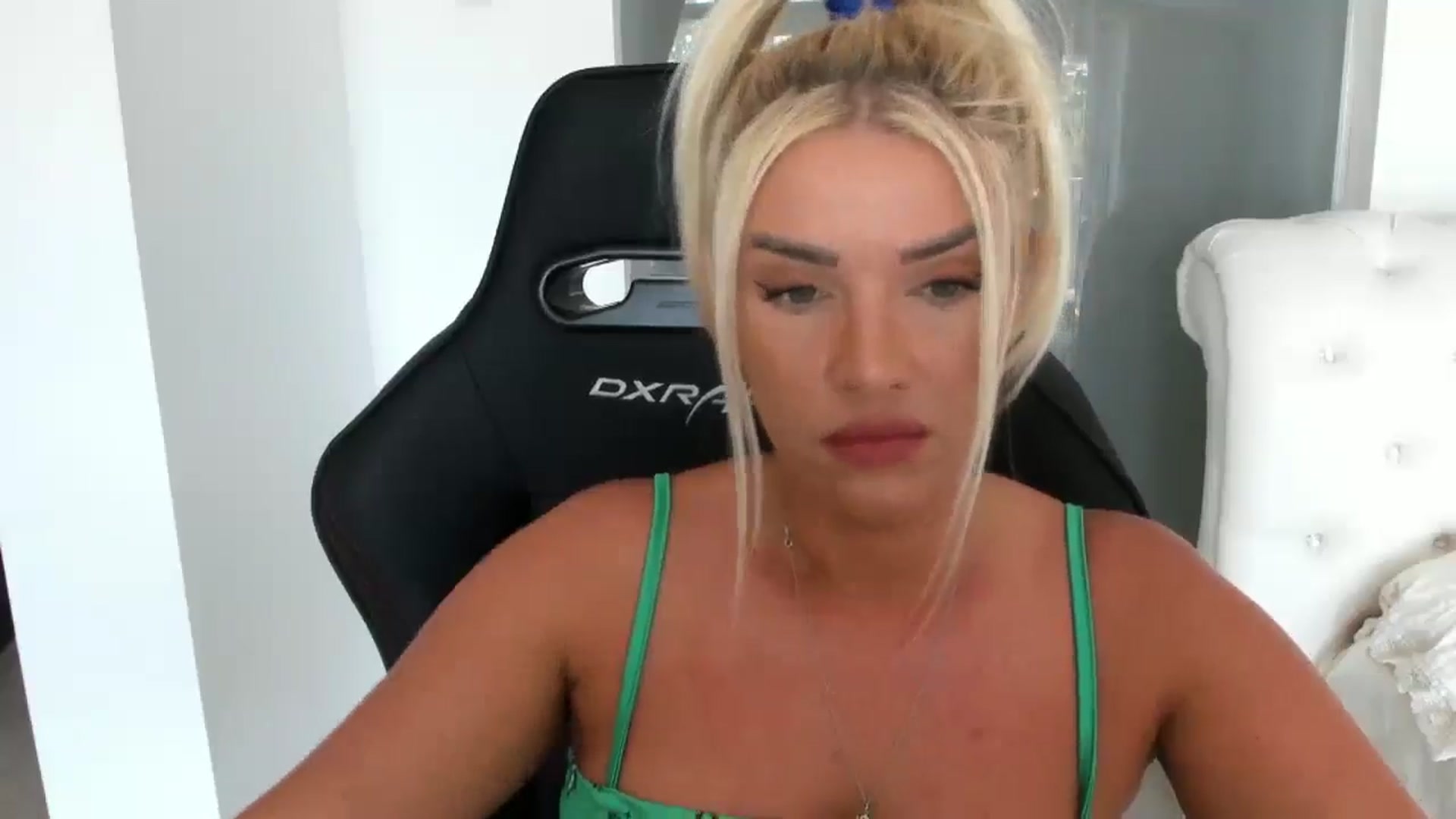 Gallery image thumbnail from Allesia_'s myfreecams stream on, 06/26/2025, 09:04 image 13 of 20