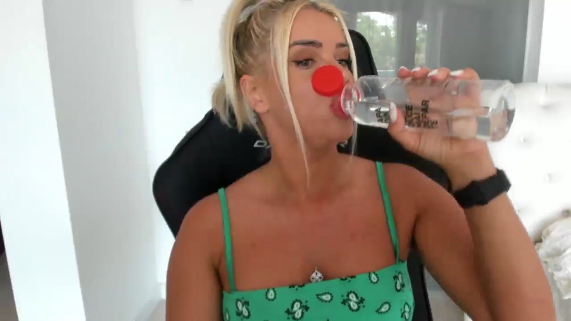 Gallery image thumbnail from Allesia_'s myfreecams stream on, 06/26/2025, 09:39 image 9 of 20