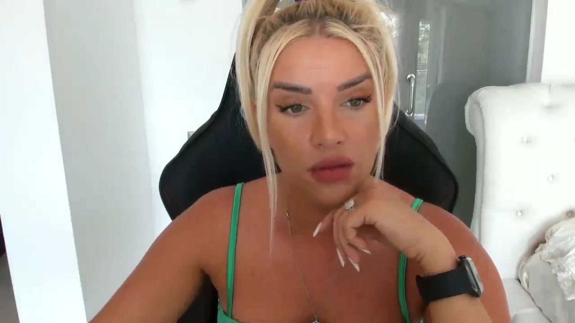 Gallery image thumbnail from Allesia_'s myfreecams stream on, 06/26/2025, 09:39 image 4 of 20