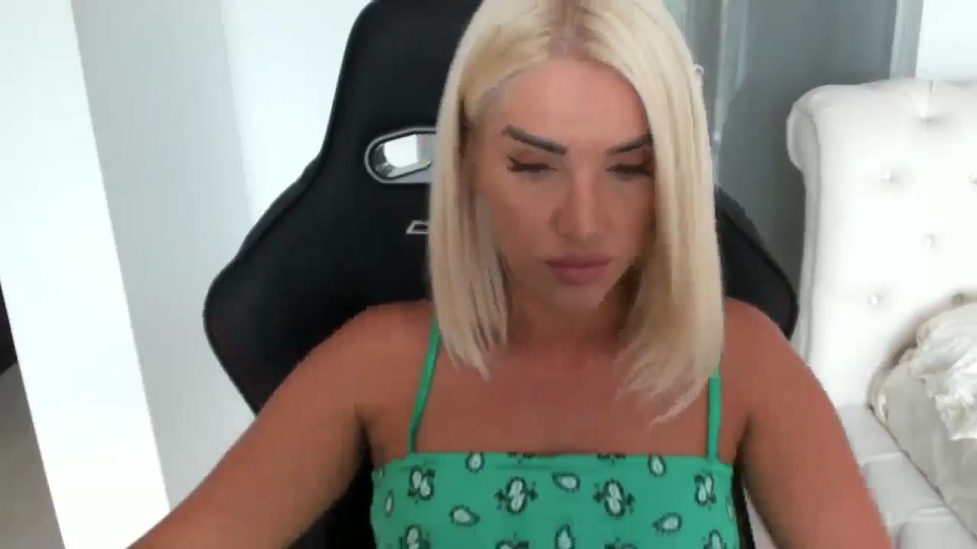 Gallery image thumbnail from Allesia_'s myfreecams stream on, 07/06/2025, 10:40 image 11 of 20
