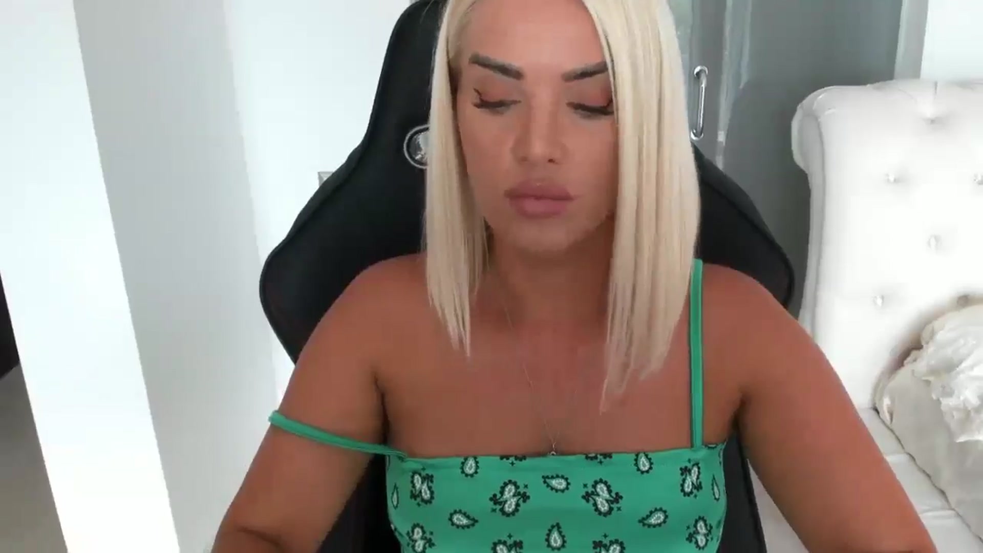 Gallery image thumbnail from Allesia_'s myfreecams stream on, 07/06/2025, 10:40 image 15 of 20