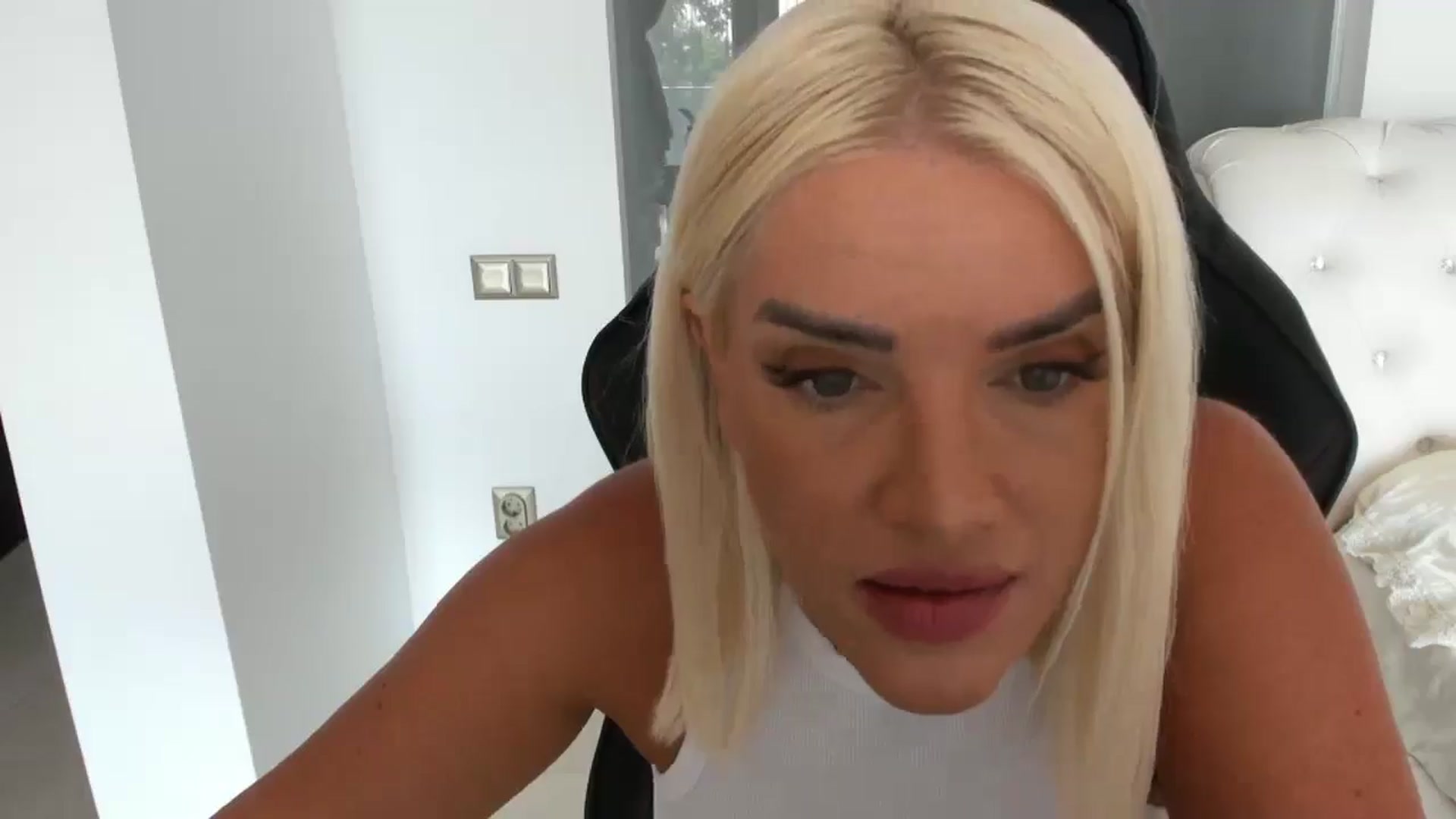 Gallery image thumbnail from Allesia_'s myfreecams stream on, 07/08/2025, 10:15 image 3 of 20