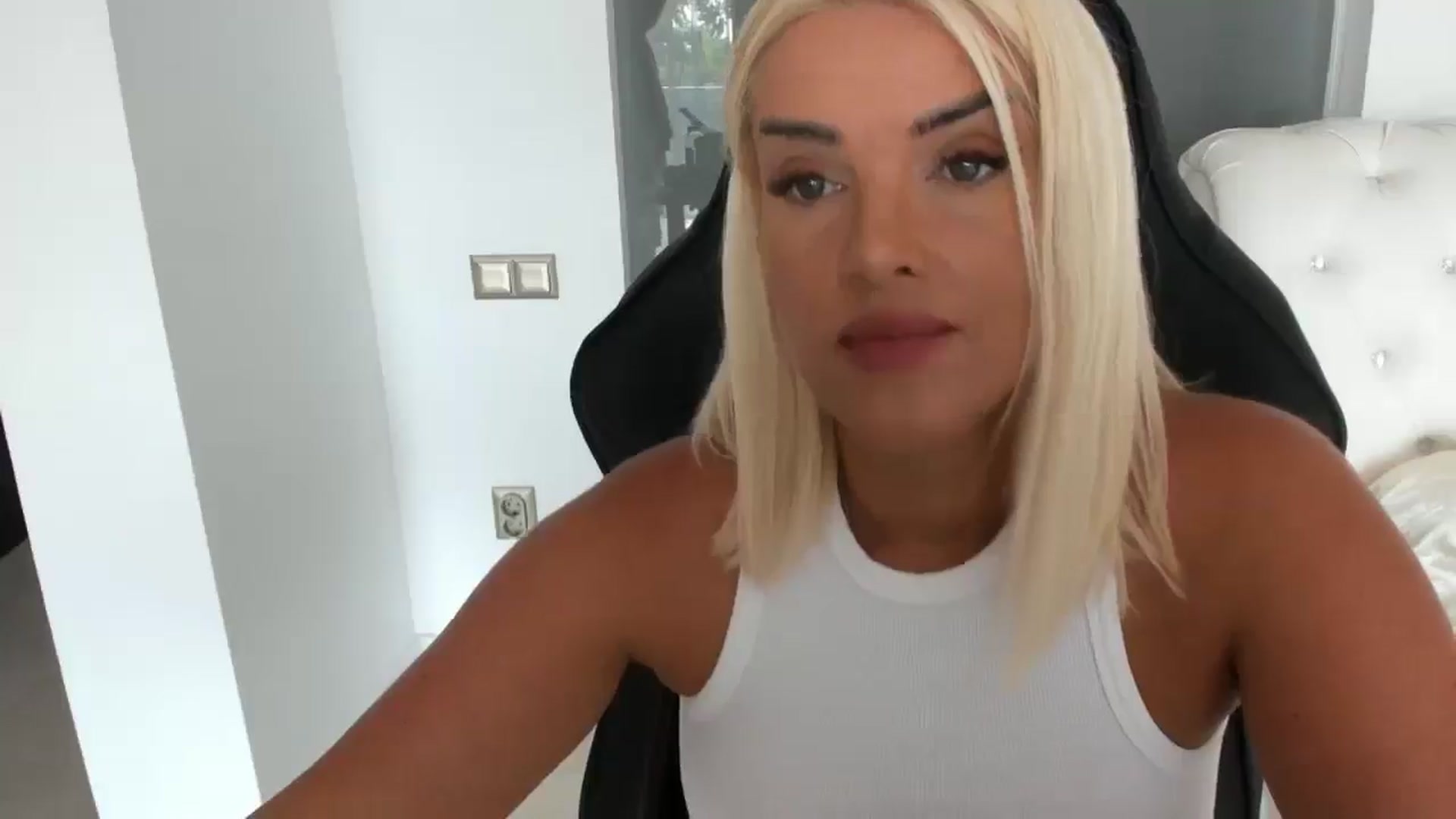 Gallery image thumbnail from Allesia_'s myfreecams stream on, 07/08/2025, 10:15 image 4 of 20