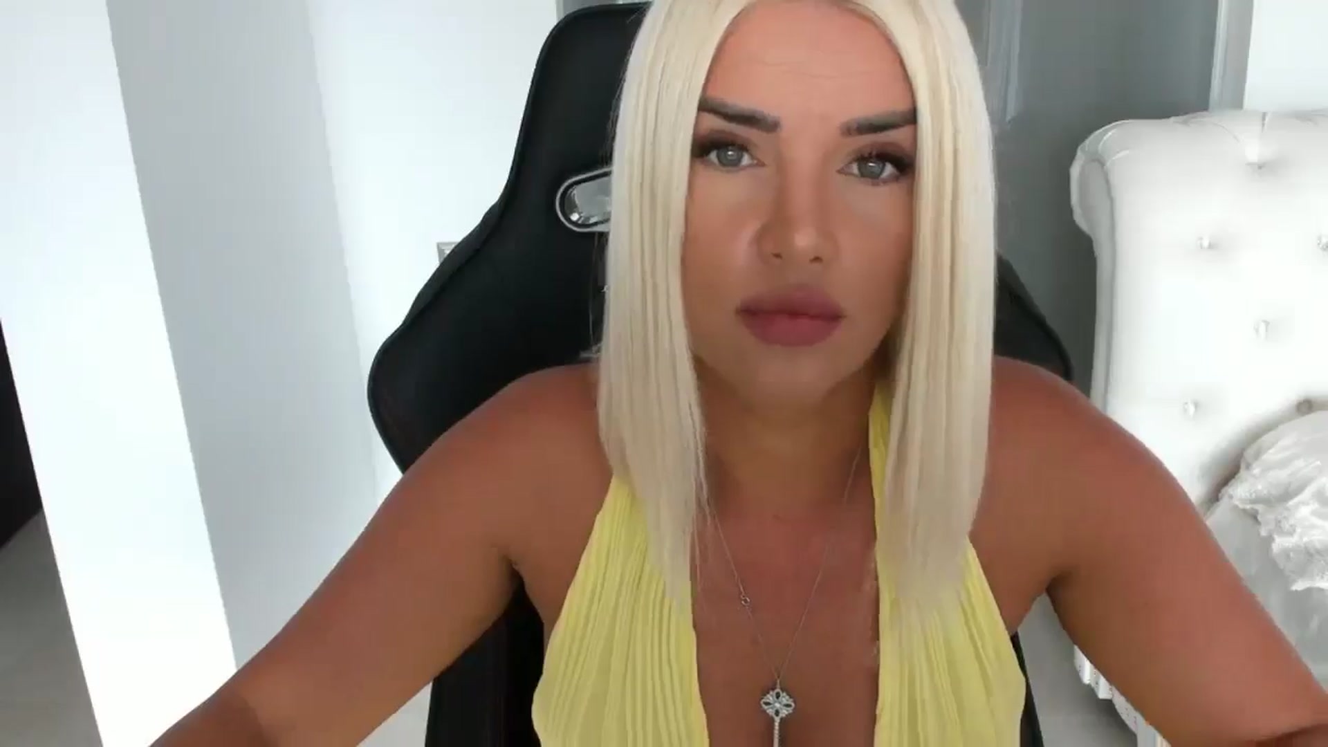 Gallery image thumbnail from Allesia_'s myfreecams stream on, 07/11/2025, 10:13 image 16 of 20