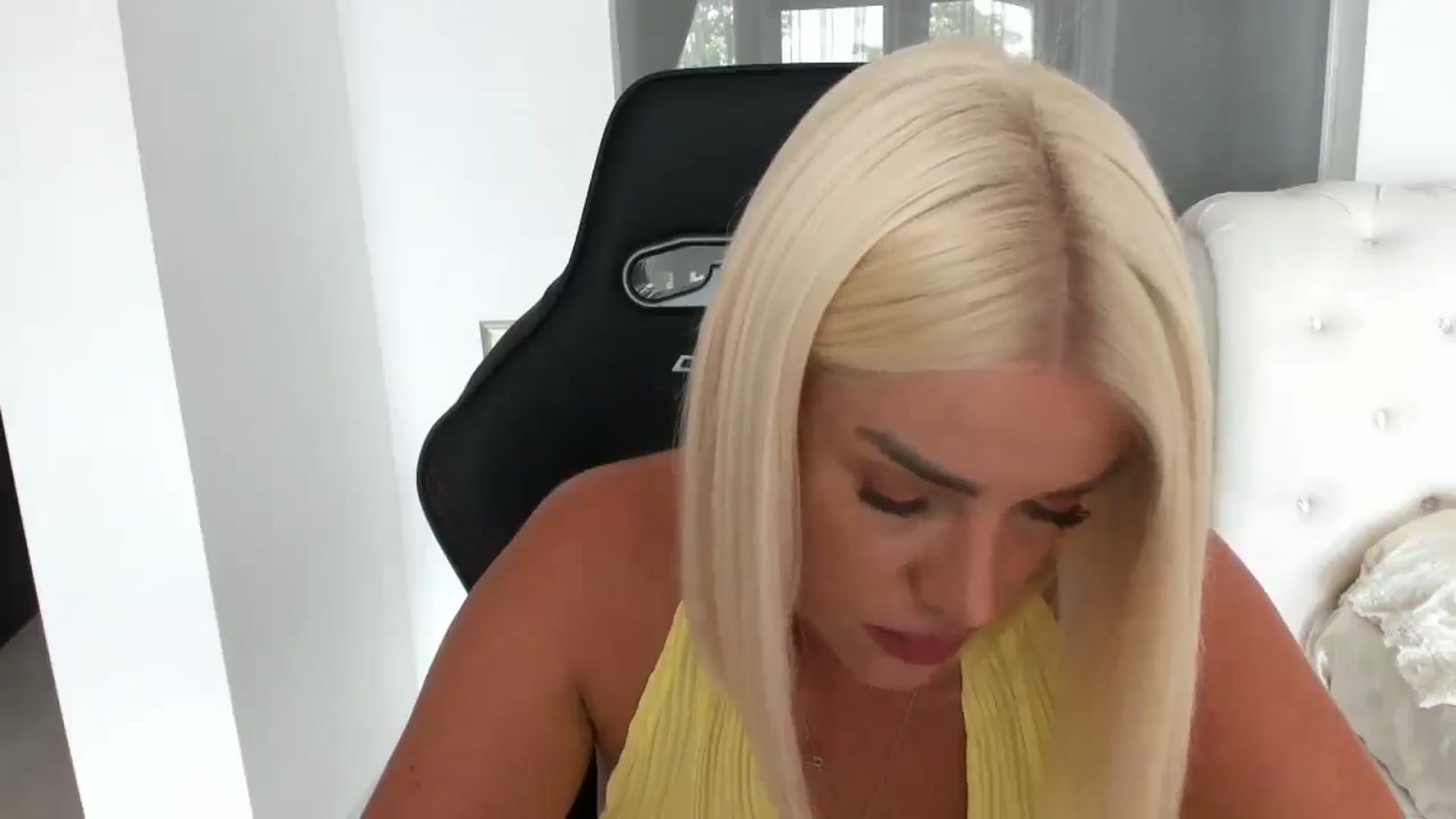 Gallery image thumbnail from Allesia_'s myfreecams stream on, 07/11/2025, 10:13 image 7 of 20