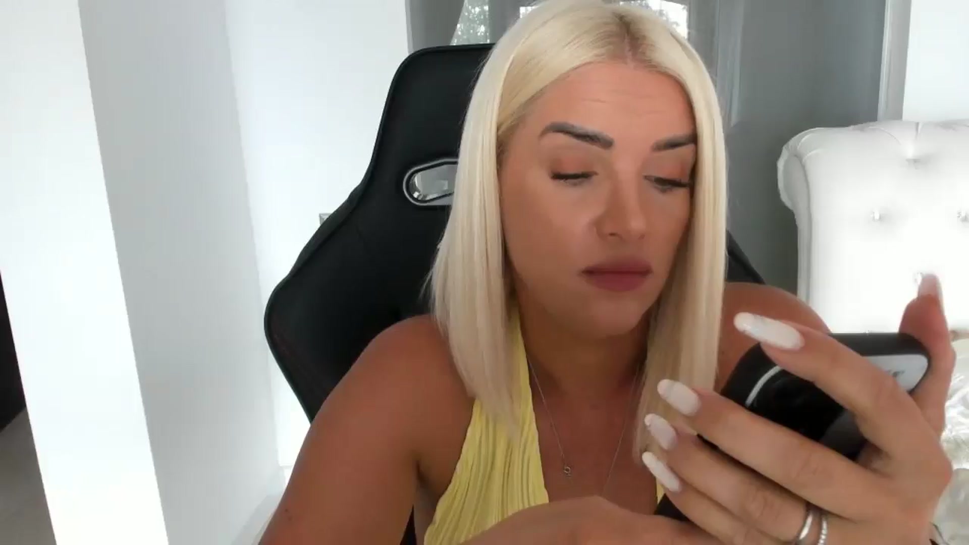 Gallery image thumbnail from Allesia_'s myfreecams stream on, 07/11/2025, 10:13 image 8 of 20