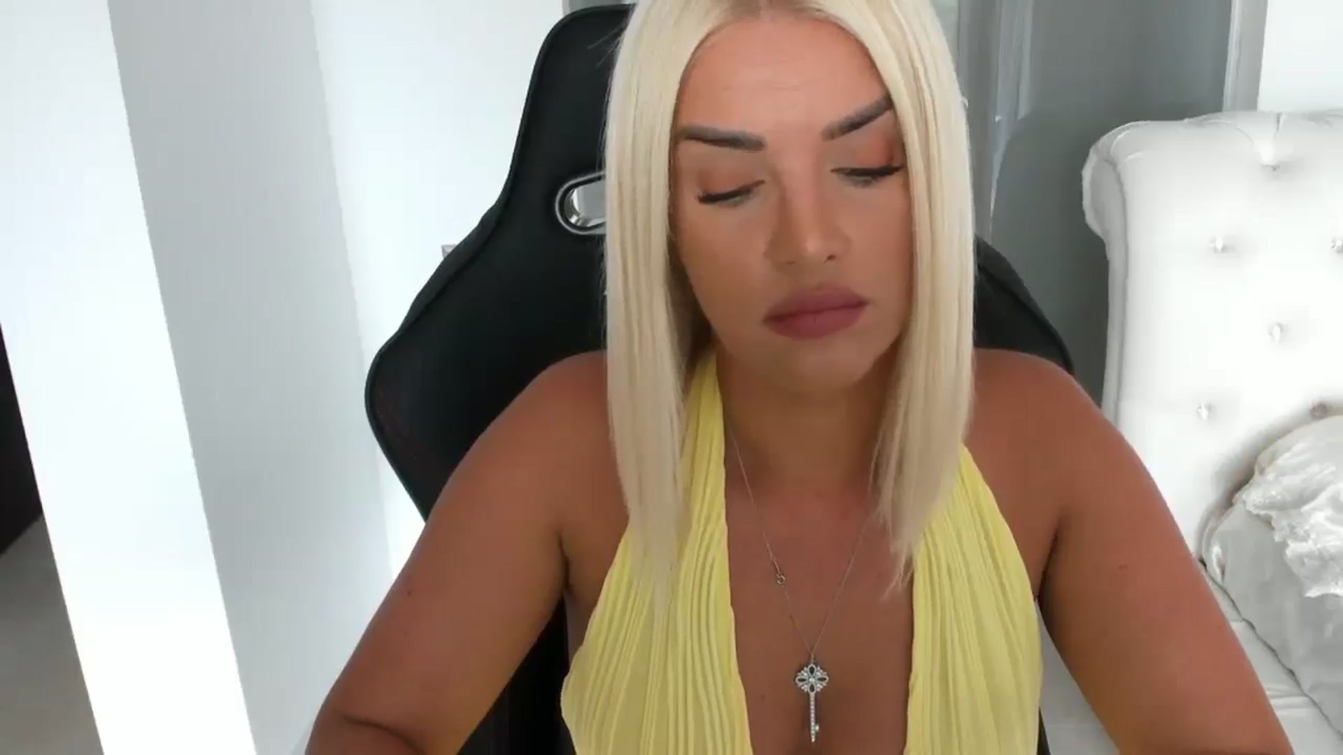 Gallery image thumbnail from Allesia_'s myfreecams stream on, 07/11/2025, 10:13 image 19 of 20