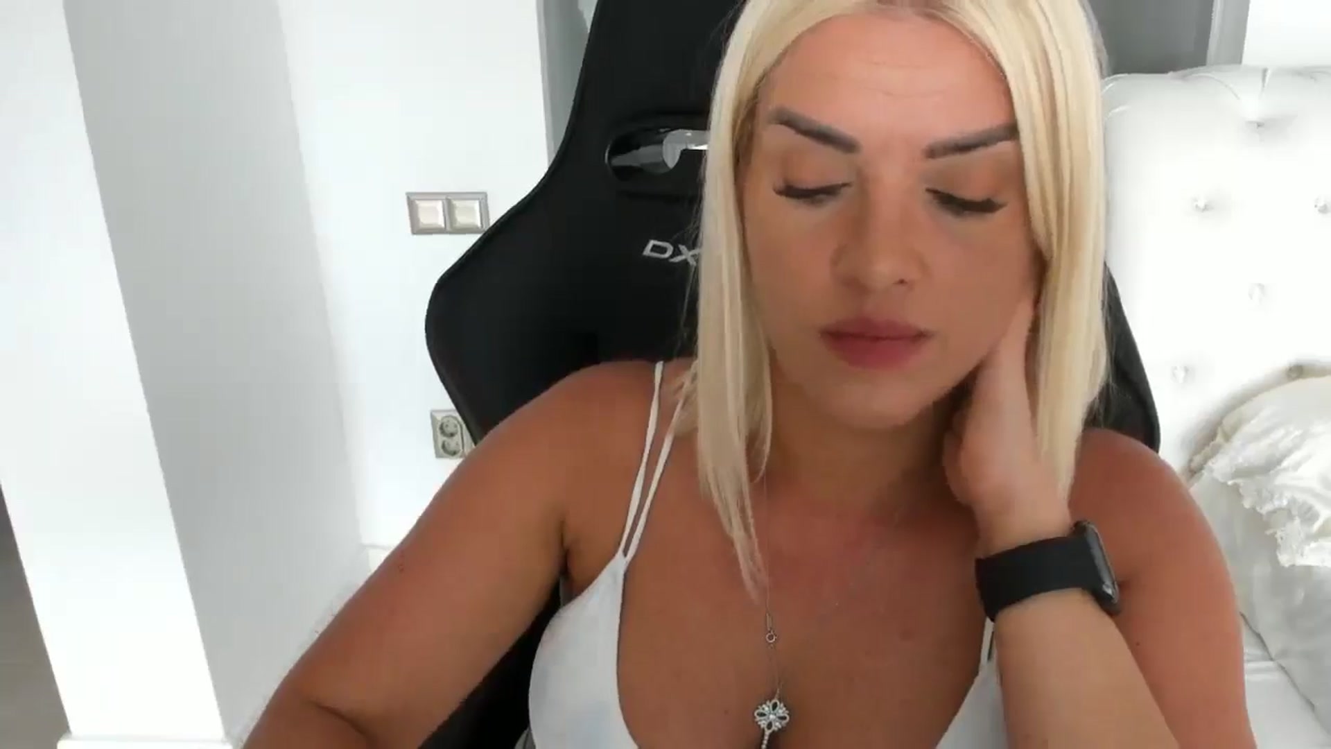Gallery image thumbnail from Allesia_'s myfreecams stream on, 07/17/2025, 10:56 image 13 of 20