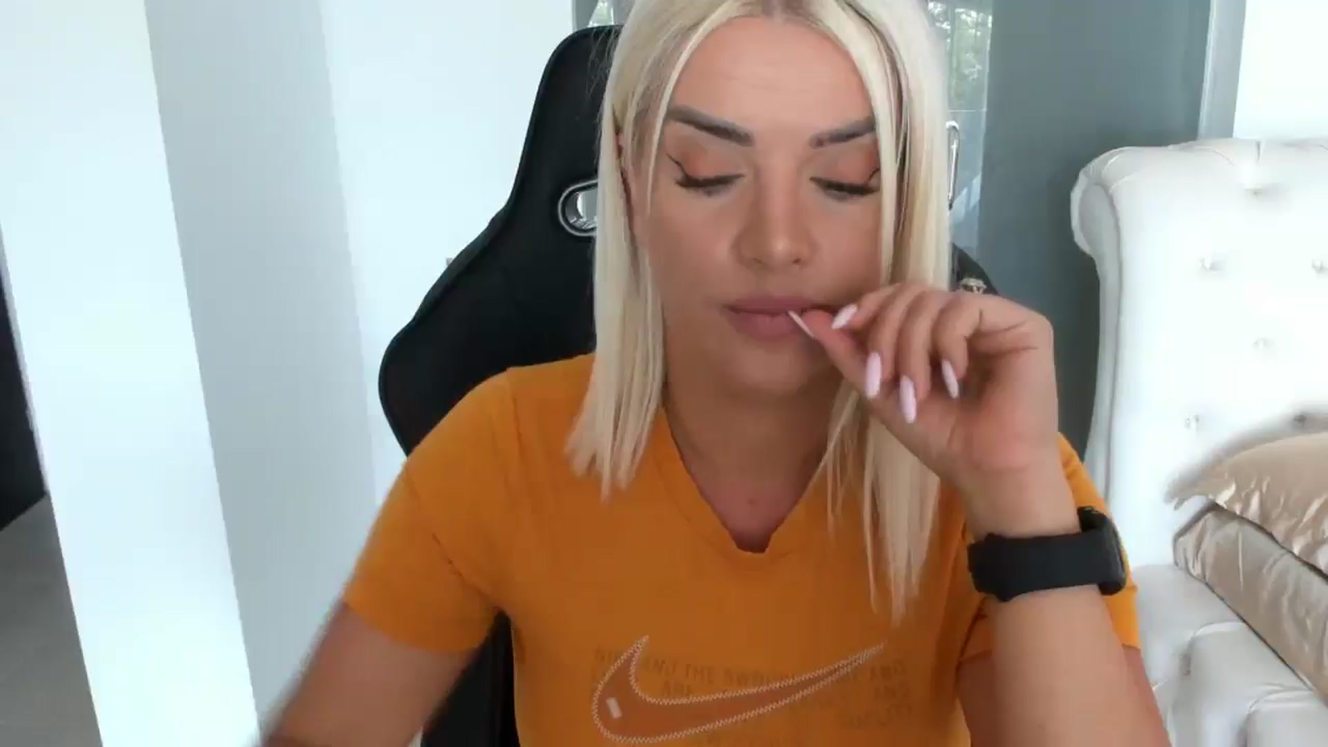 Gallery image thumbnail from Allesia_'s myfreecams stream on, 07/21/2025, 10:48 image 11 of 20