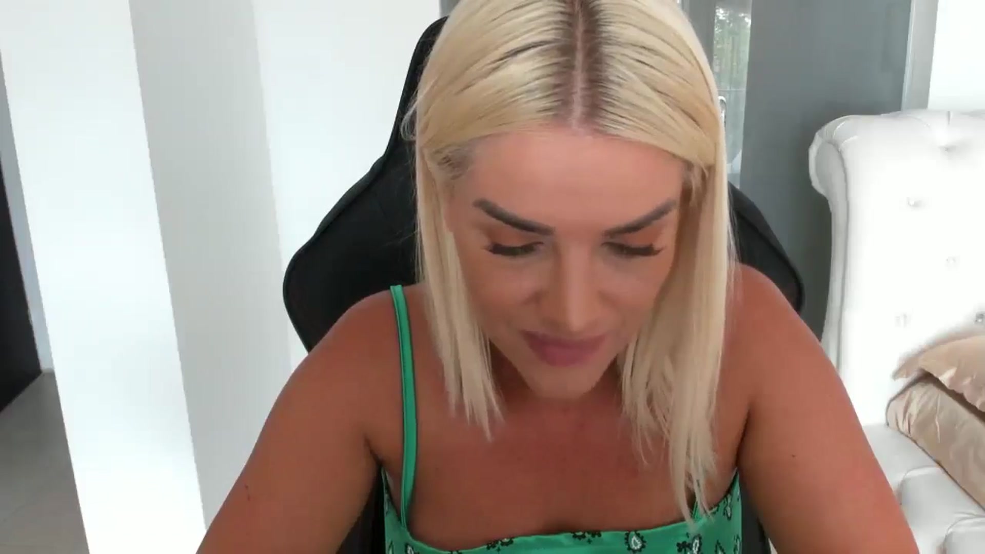 Gallery image thumbnail from Allesia_'s myfreecams stream on, 07/28/2025, 10:46 image 19 of 20