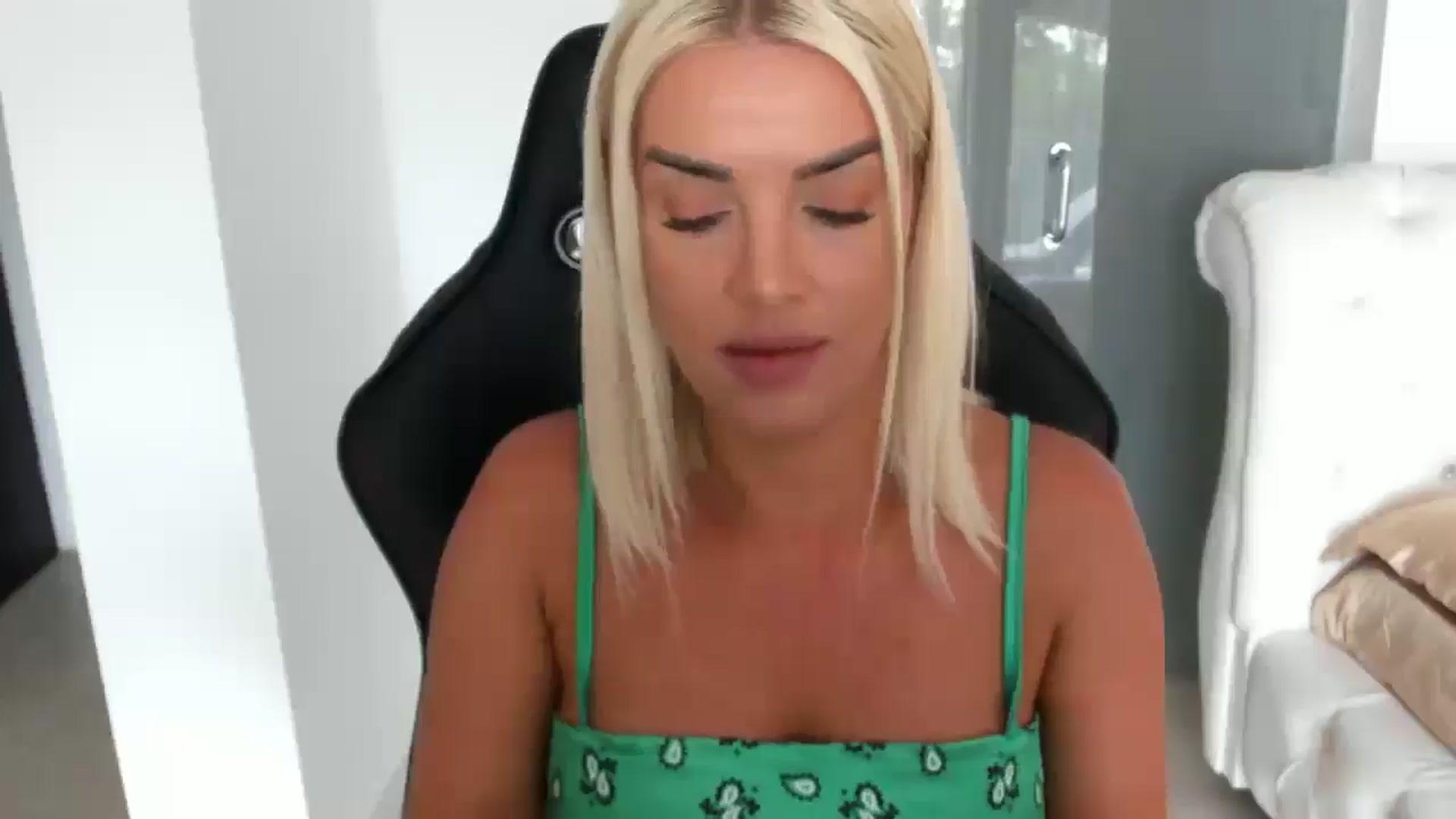 Gallery image thumbnail from Allesia_'s myfreecams stream on, 07/28/2025, 10:46 image 10 of 20