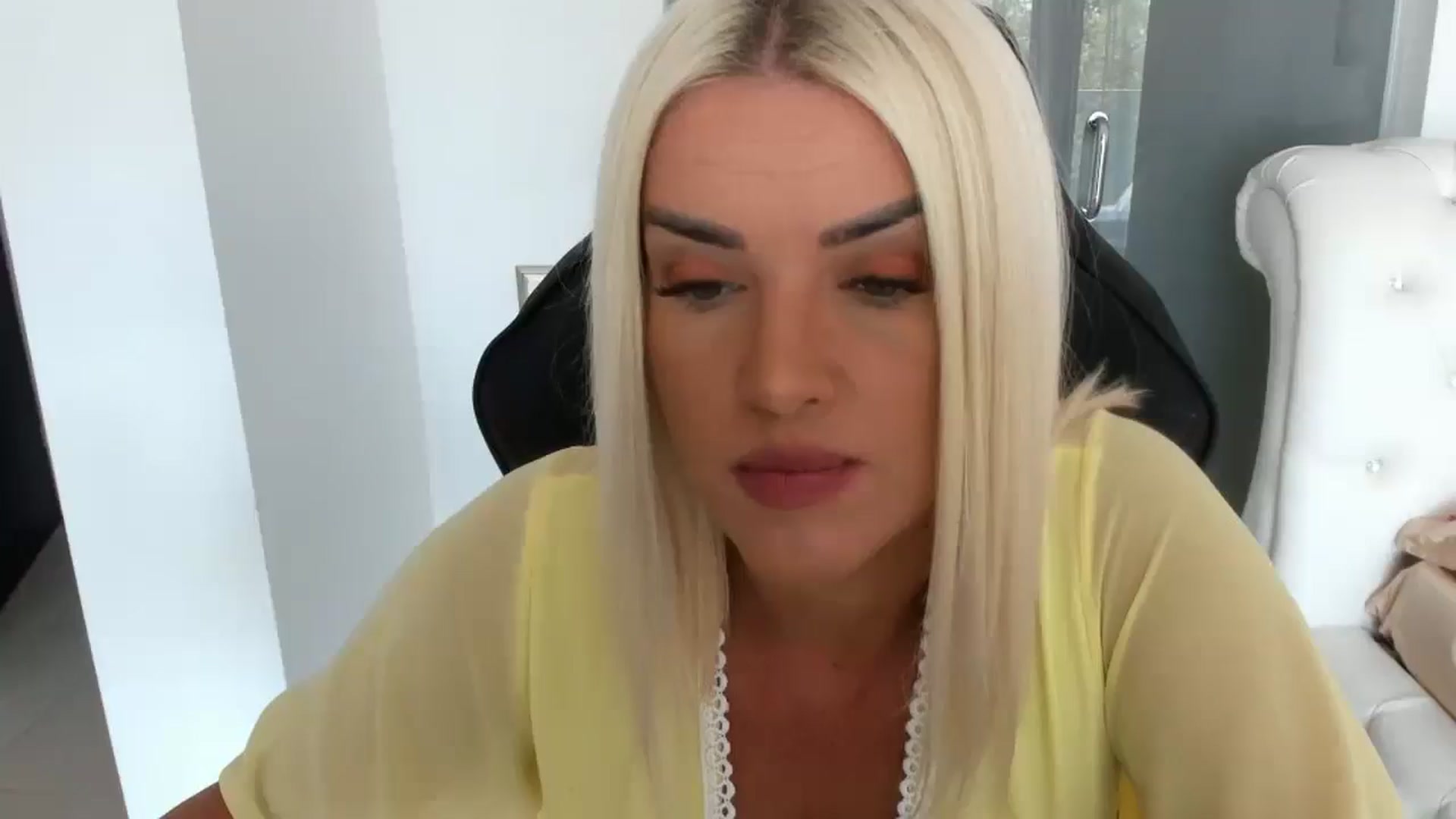 Gallery image thumbnail from Allesia_'s myfreecams stream on, 08/03/2025, 10:11 image 17 of 20